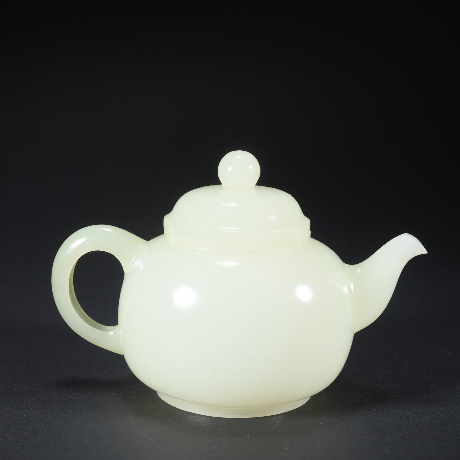 A HETIAN JADE WINE EWER WITH QIANLONG IMPERIAL INSCRIPTION (1 of 9)