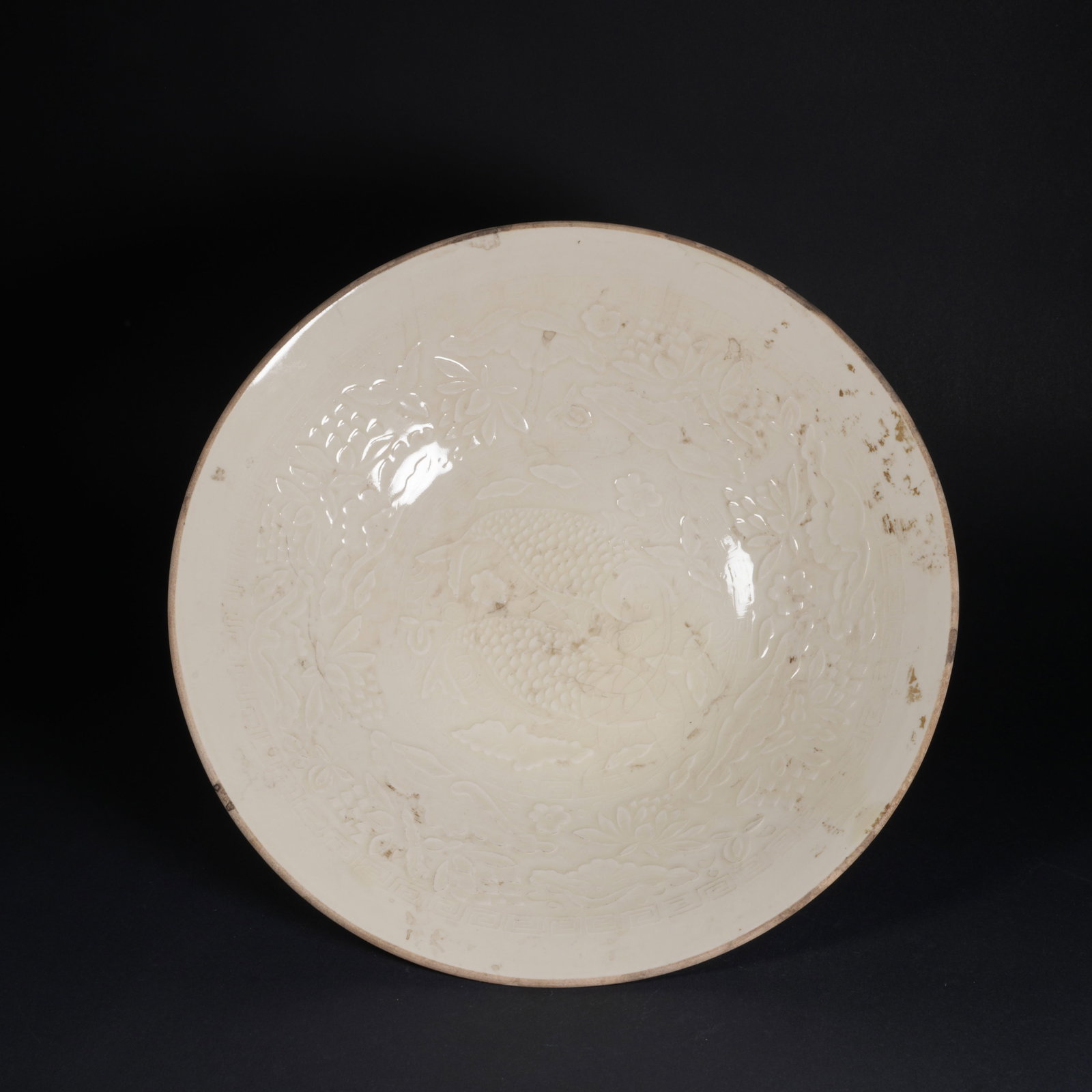 A DING WARE LARGE DISH WITH DOUBLE-FISH MOTIF: Ding ware large dish with double-fish motif
