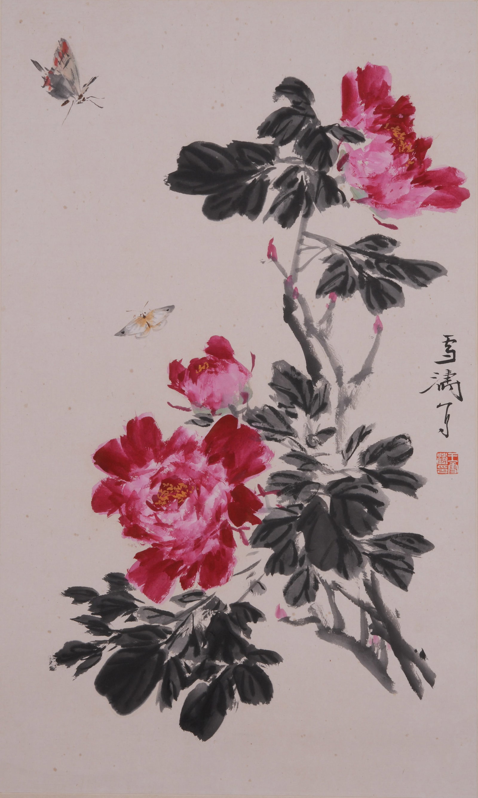 A FLOWER-AND-BUTTERFLY PAINTING MOUNTED AS MIRROR CORE ON PAPER BY WANG XUETAO.王雪: Flower-and-Butterfly Painting Mounted as Mirror Core on Paper by Wang Xuetao.王雪濤