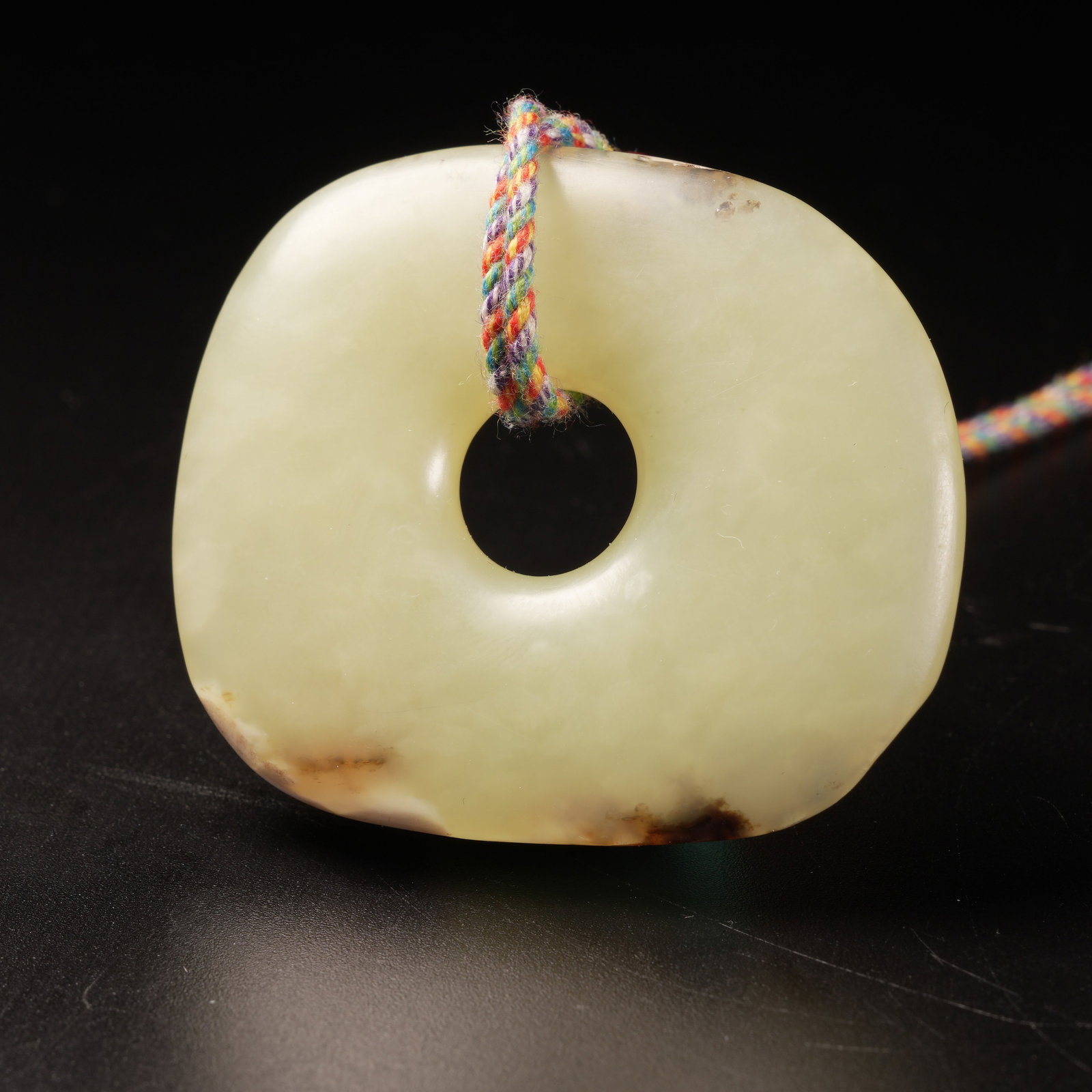 A ANCIENT JADE RING: Ancient jade ring