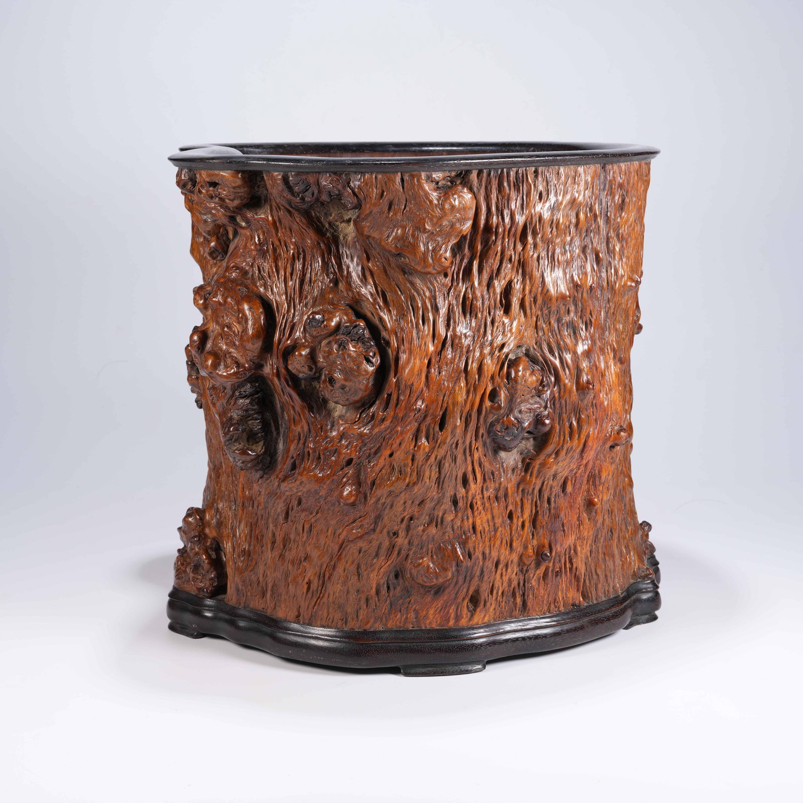 A HUANGHUALI BURL LARGE BRUSH POT: Huanghuali Burl Large Brush Pot