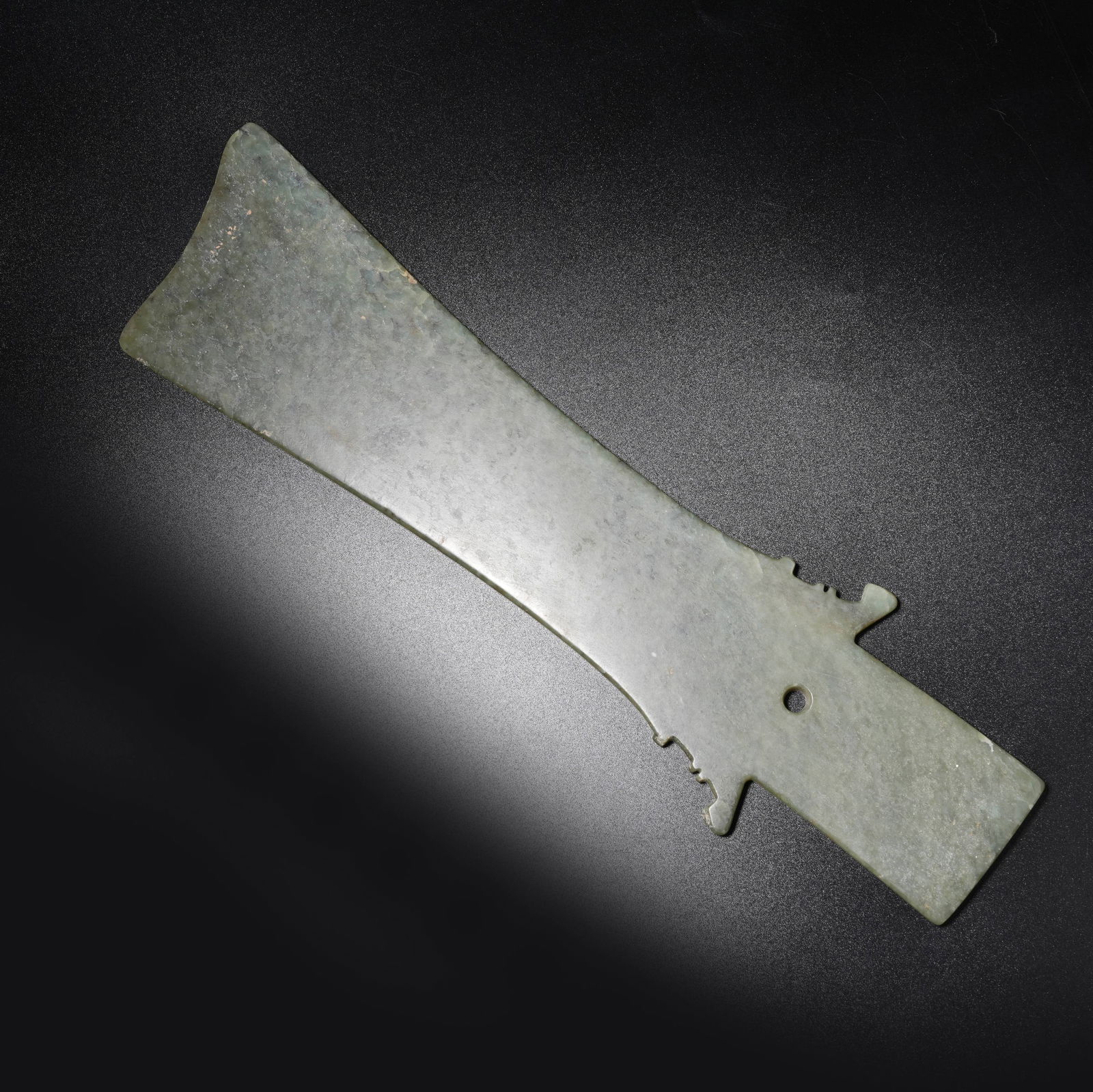 A ANCIENT JADE TUSK-SHAPED ZHANG: Ancient jade tusk-shaped zhang