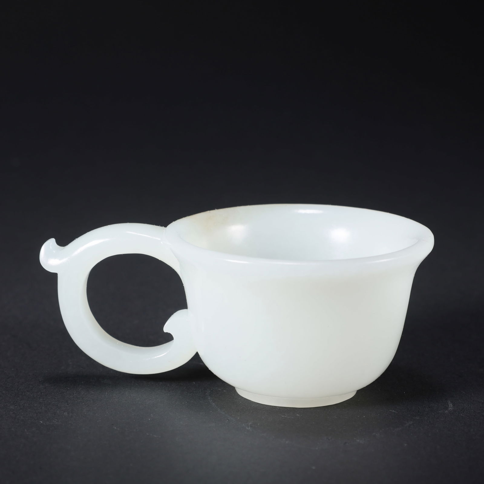 A HETIAN JADE PLAIN WINE CUP WITH HANDLE: Hetian Jade Plain Wine Cup with Handle