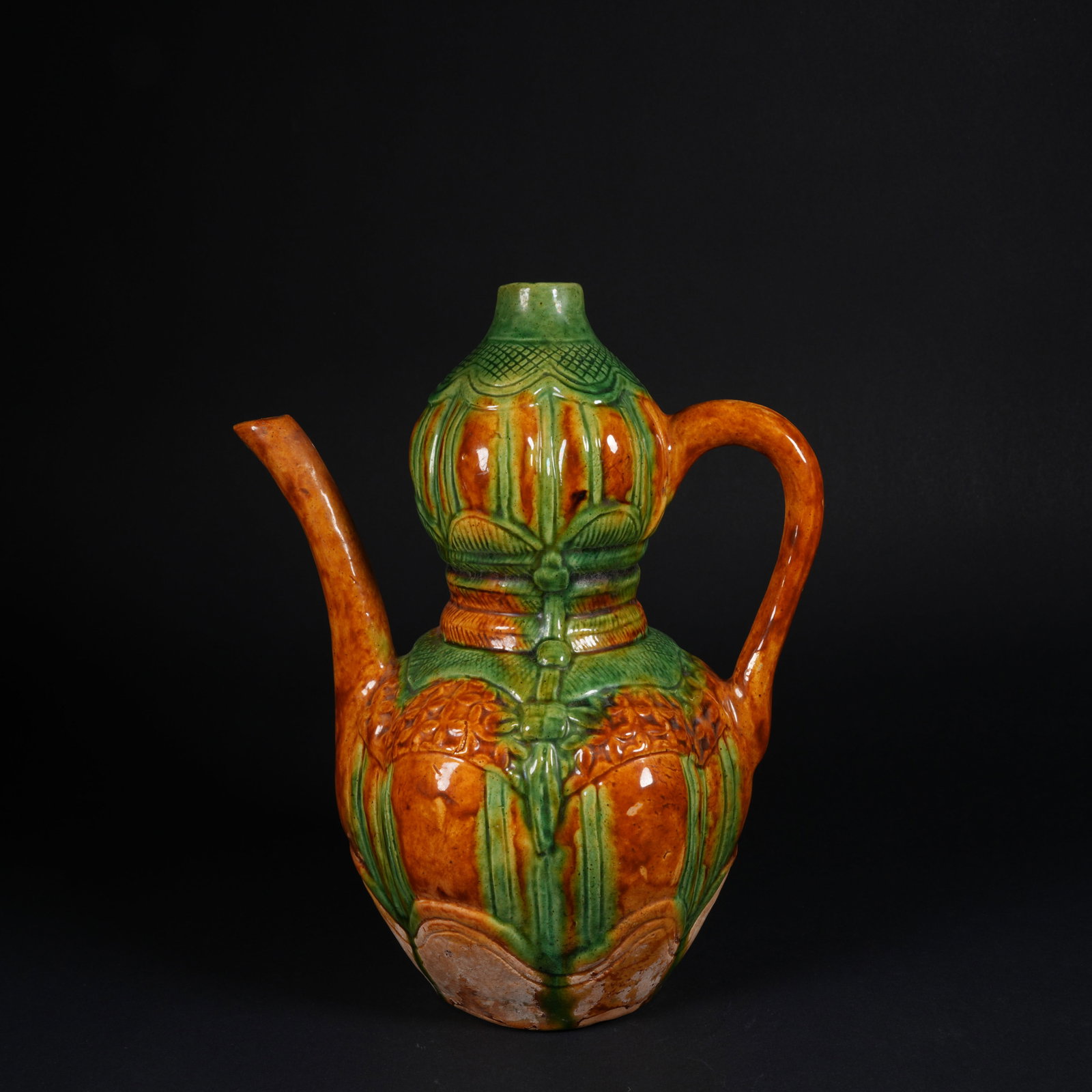 A SANCAI GOURD-SHAPED EWER: Sancai gourd-shaped ewer
