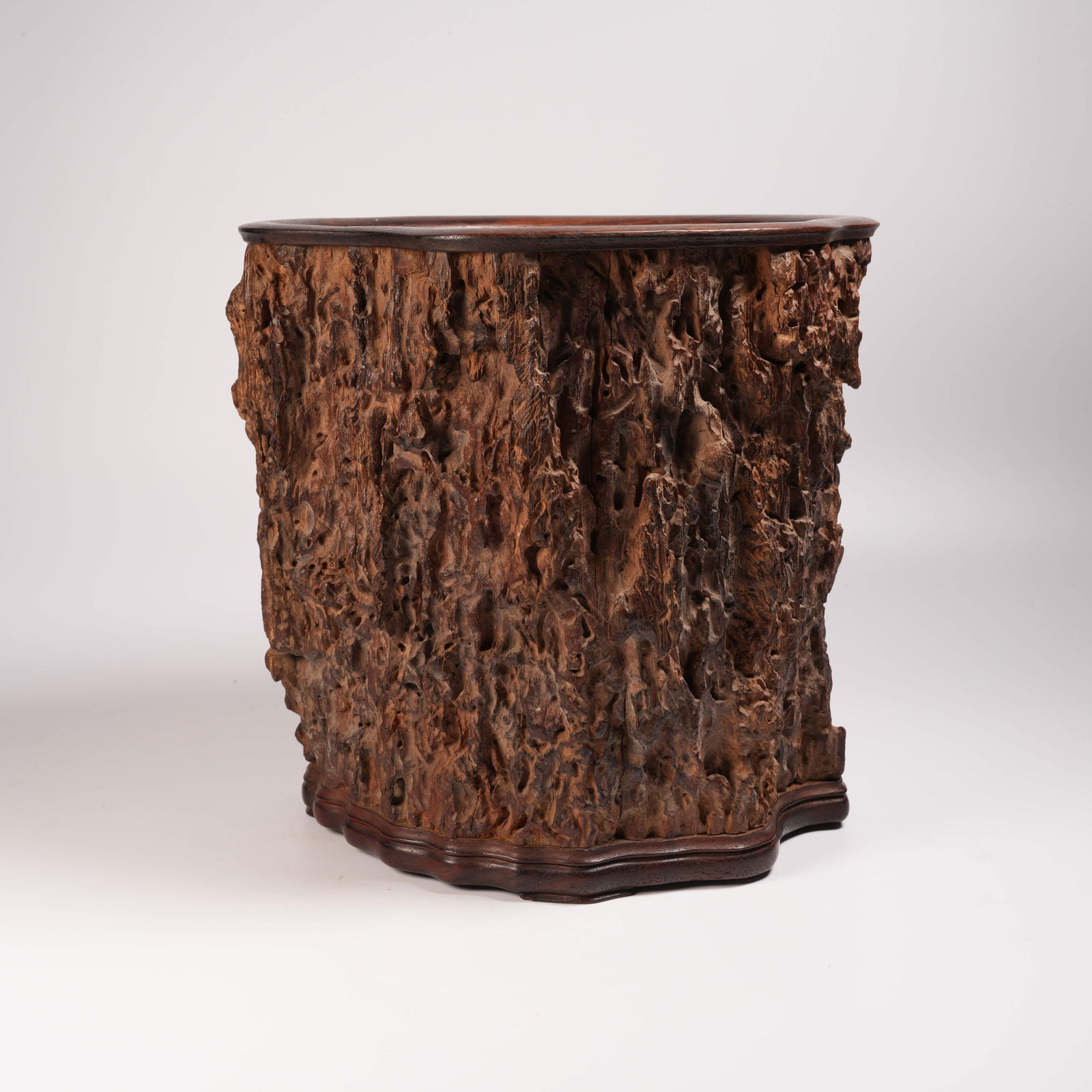 A HUANGHUALI BURL BRUSH POT (1 of 9)