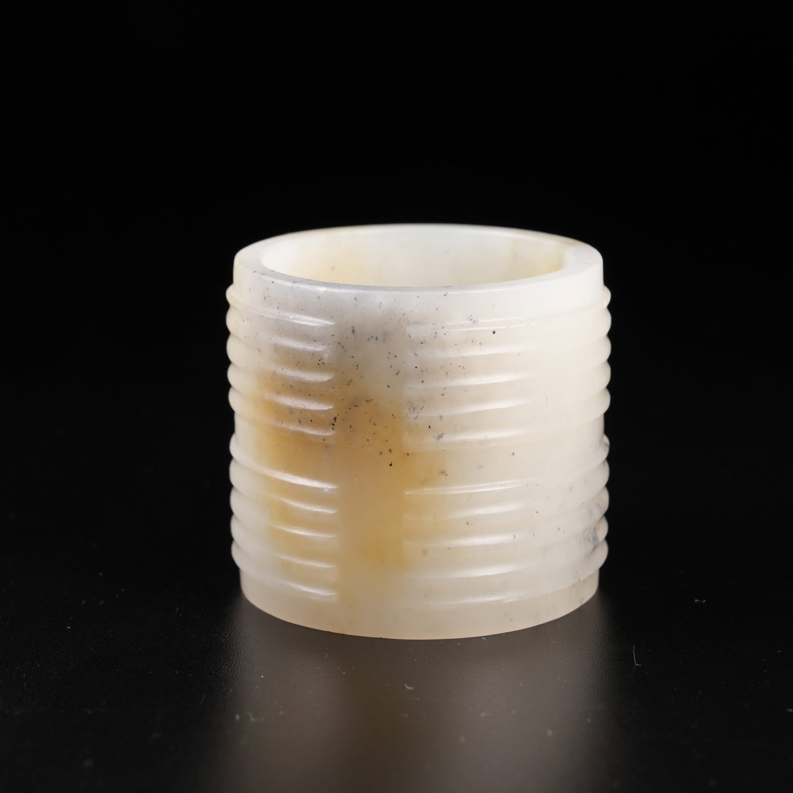 A ANCIENT JADE STRING-PATTERNED HEADBAND: Ancient jade string-patterned headband