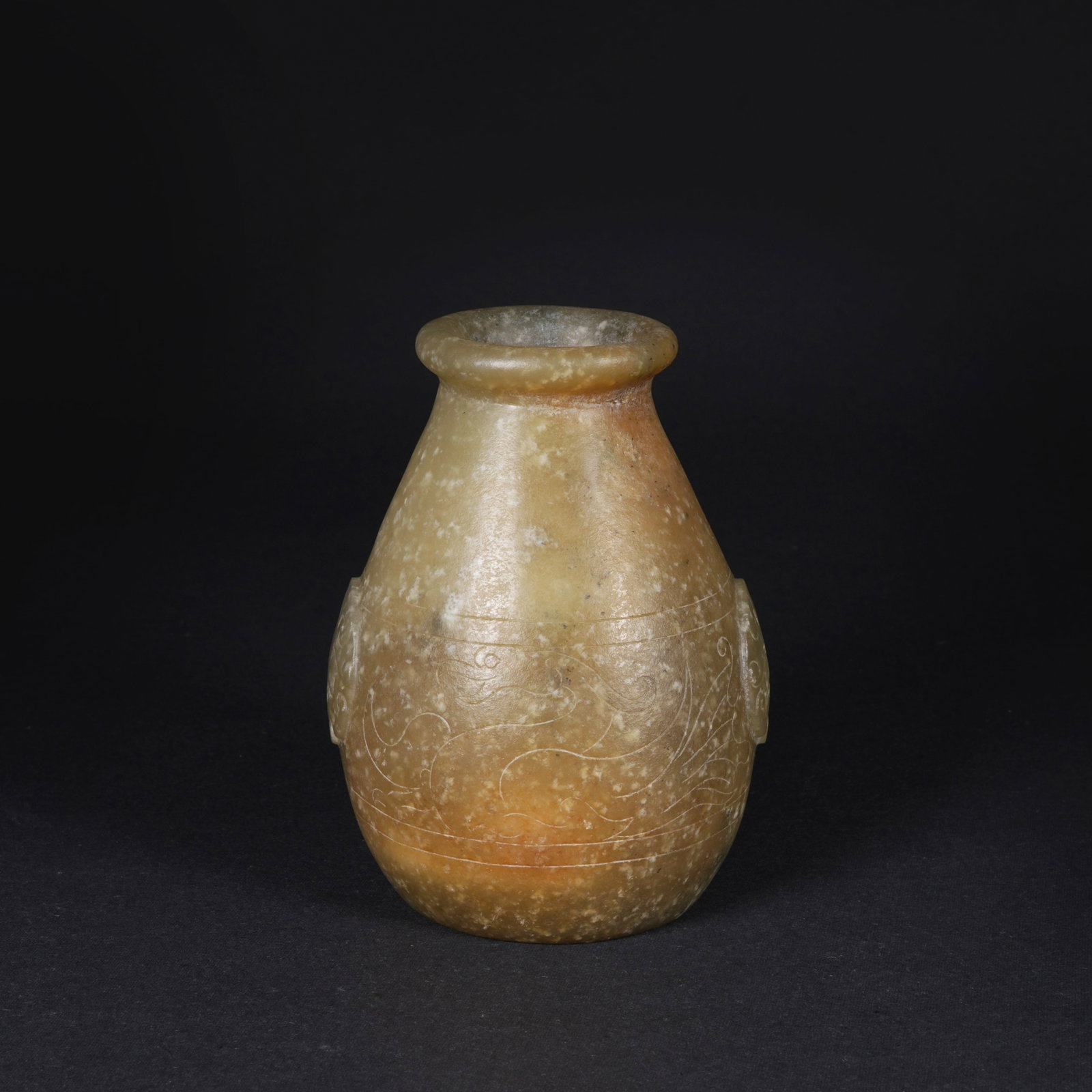 A ARCHAIC JADE VASE (1 of 8)