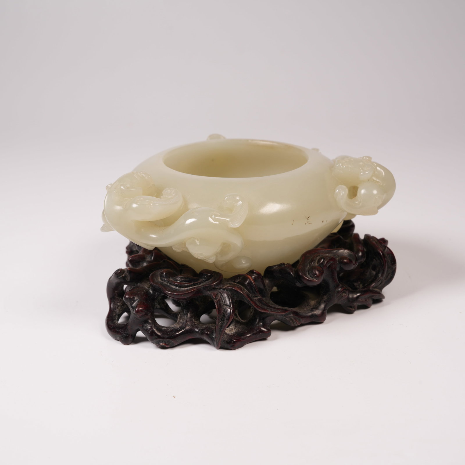 A HETIAN JADE BRUSH WASHER WITH CHI DRAGON MOTIF (1 of 8)