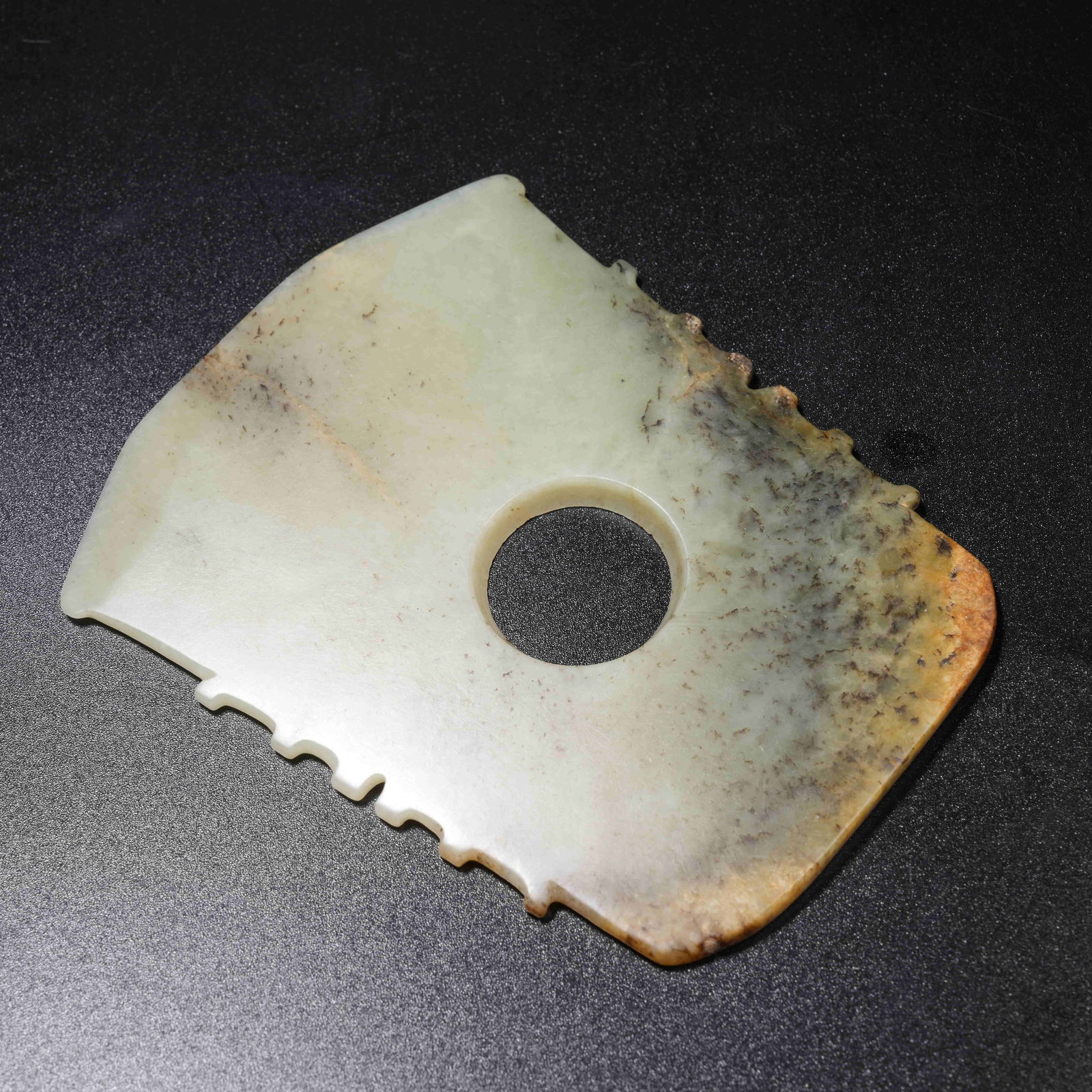 A ANCIENT JADE YUE AXE: Ancient jade yue axe