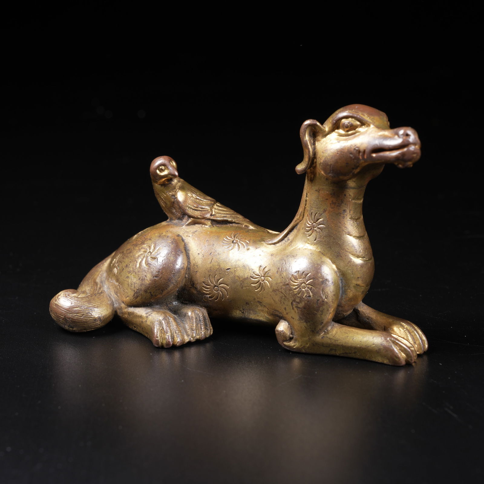 A GILT-BRONZE GUARDIAN DOG PAPERWEIGHT: Gilt-bronze guardian dog paperweight