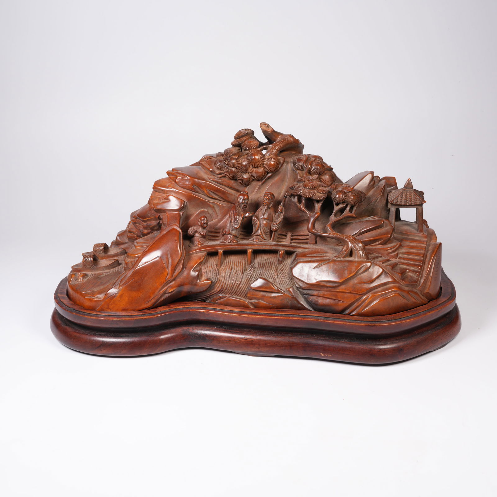 A BOXWOOD MINIATURE ORNAMENT DEPICTING FRIENDS VISITING: Boxwood miniature ornament depicting friends visiting