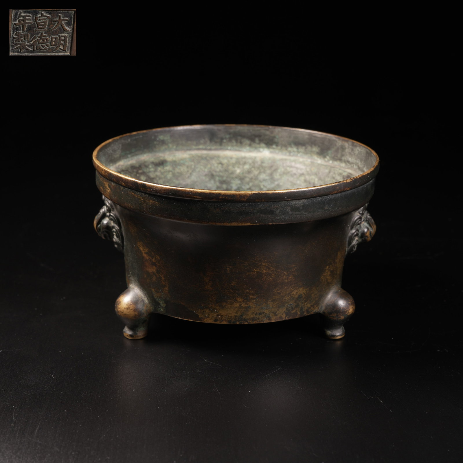 A BRONZE TONG-STYLE INCENSE BURNER WITH HEAVENLY-BIRD HANDLES (1 of 9)