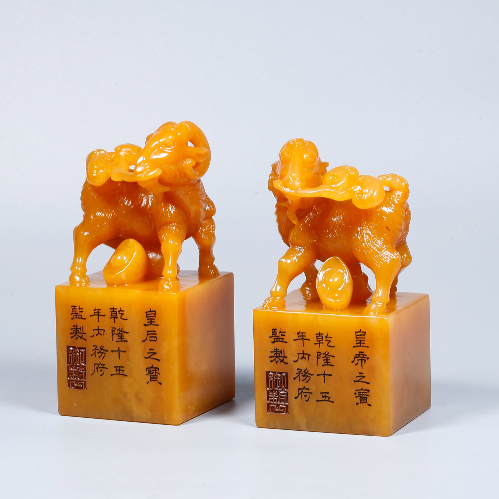 A PAIR OF SHOUSHAN TIANHUANG STONE CARVED SEALS WITH BUFFALO-FORM FINIALS (1 of 8)