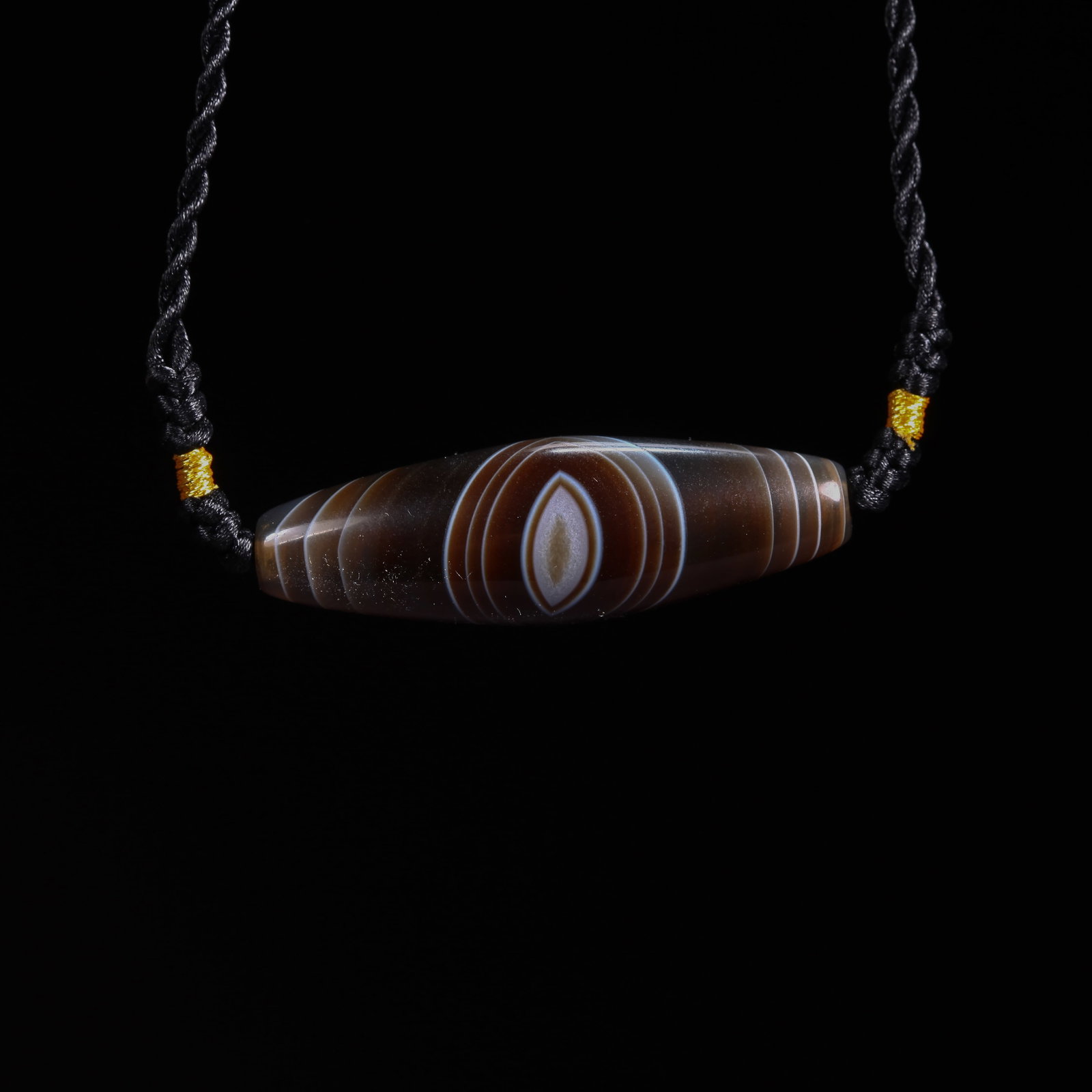 A FILIGREE AGATE NECKLACE (1 of 8)