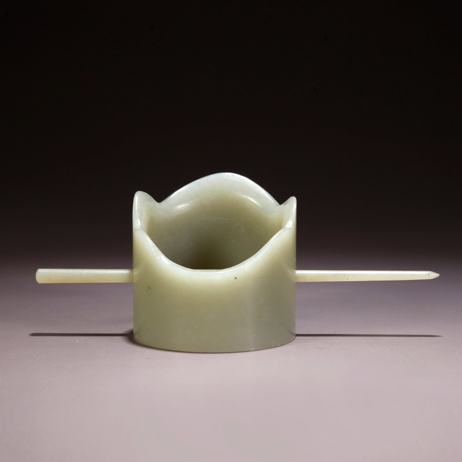 A HETIAN JADE HAIRBAND: Hetian Jade Hairband