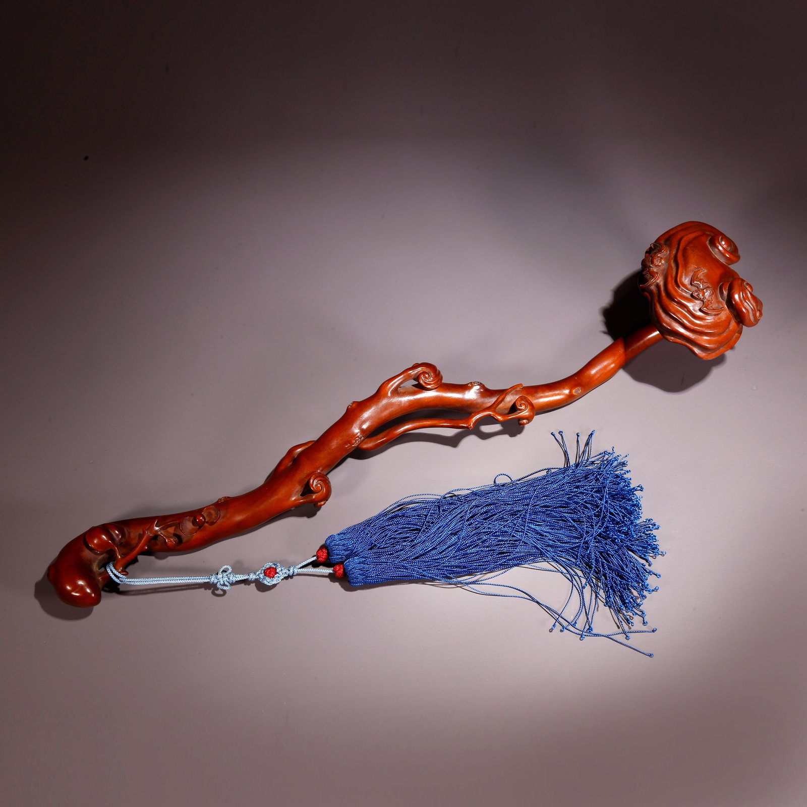A BOXWOOD CARVED LINGZHI PATTERN RUYI SCEPTER (1 of 9)