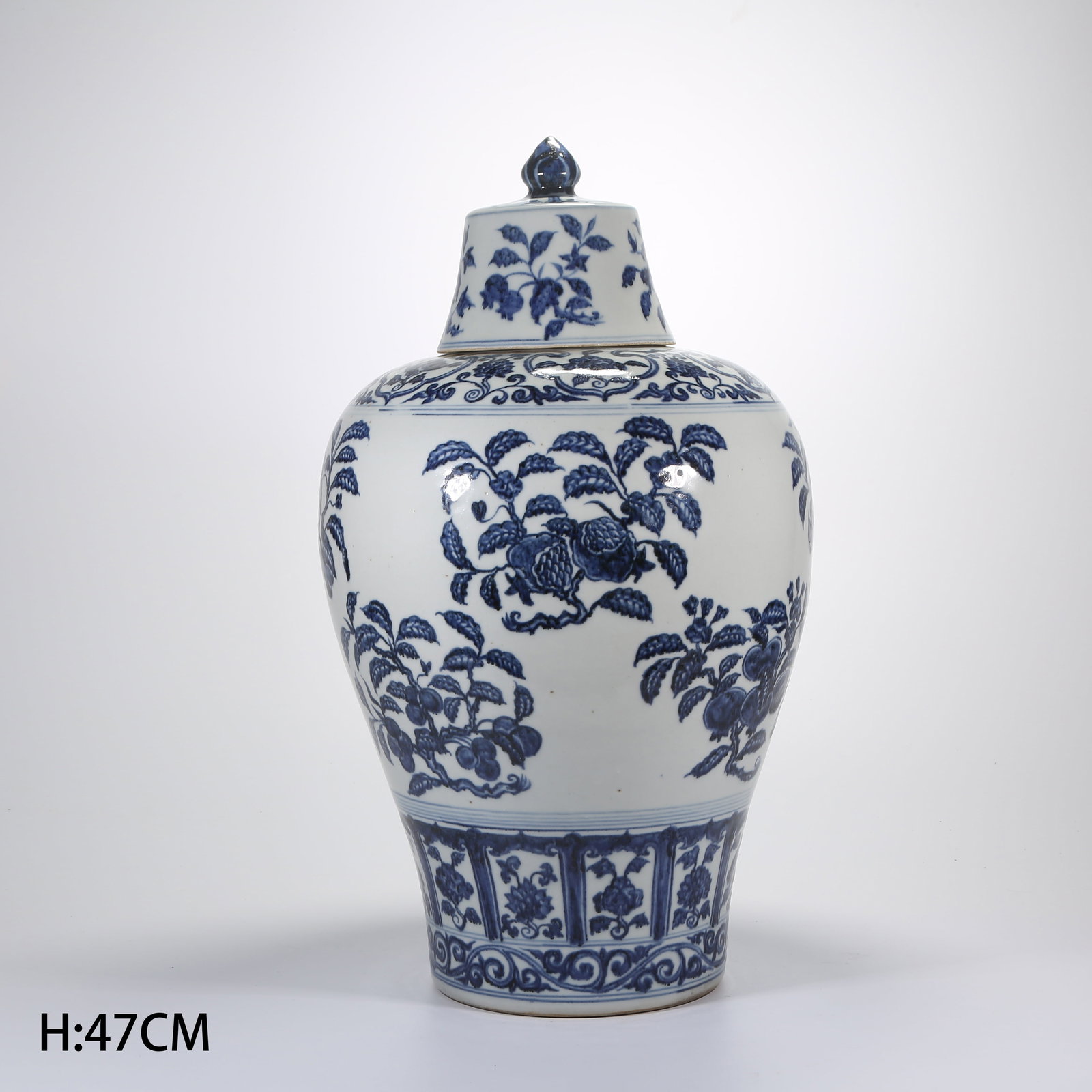 A BLUE-AND-WHITE "THREE ABUNDANCES" COVERED PLUM VASE (1 of 9)