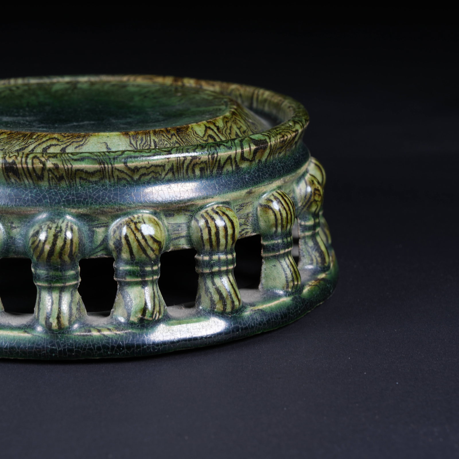 A STONE-PATTERN GLAZED BASE - 5