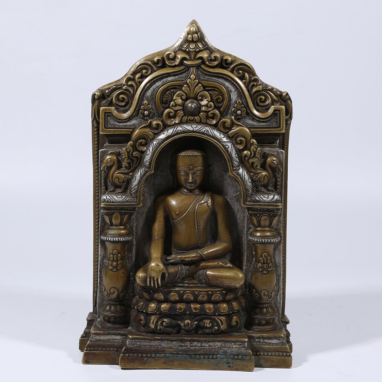 A ALLOY BRONZE SILVER-INLAID SHAKYAMUNI STATUE (1 of 8)