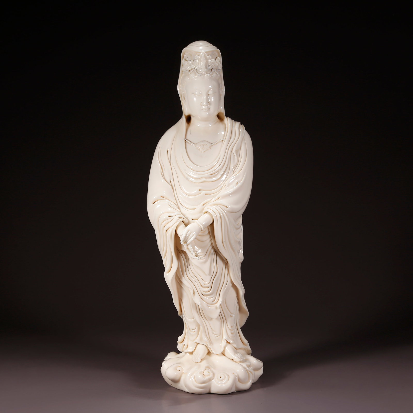 A DEHUA WHITE PORCELAIN GUANYIN STATUE (1 of 9)
