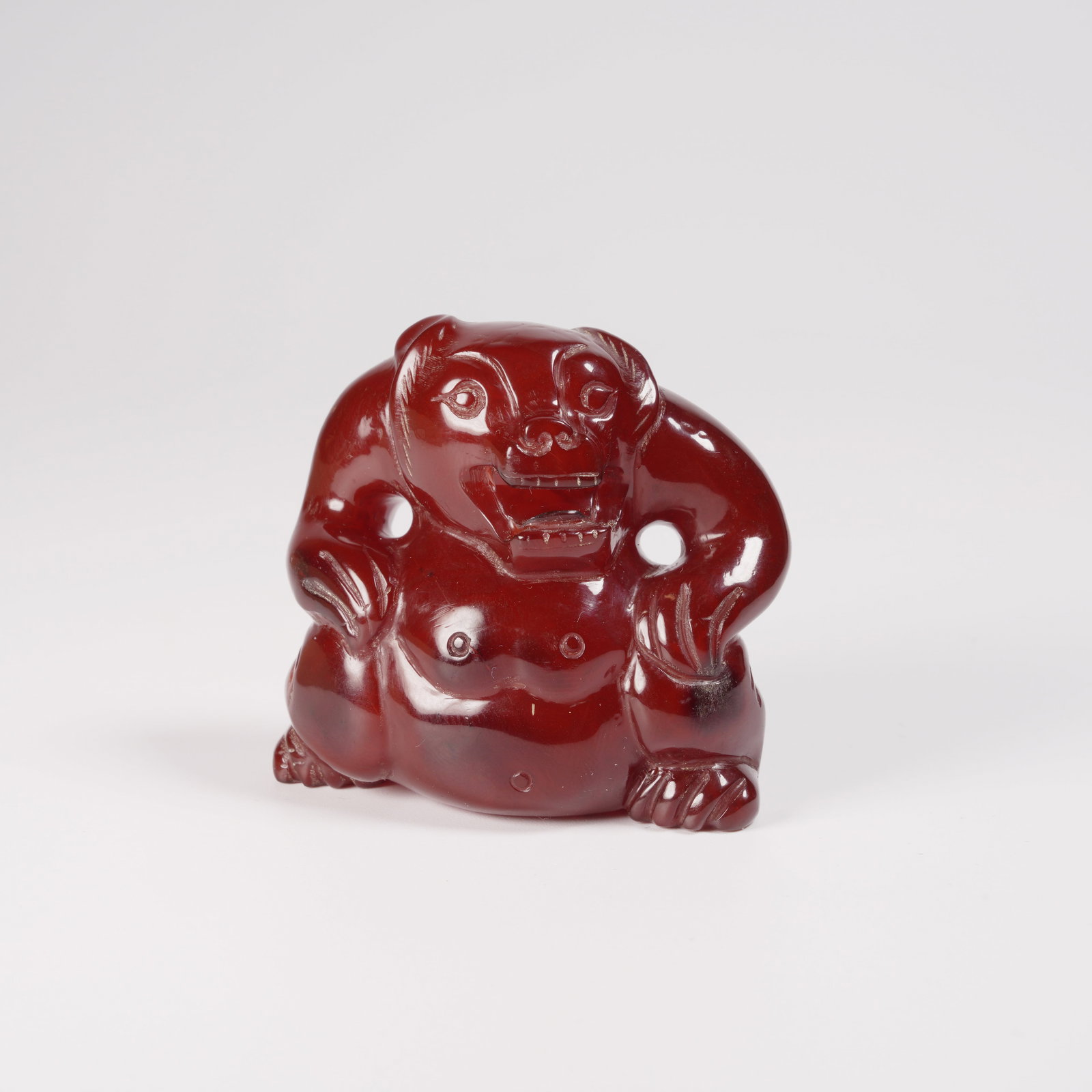 A HONEY-AMBER BEAR ZUN FIGURE (1 of 8)