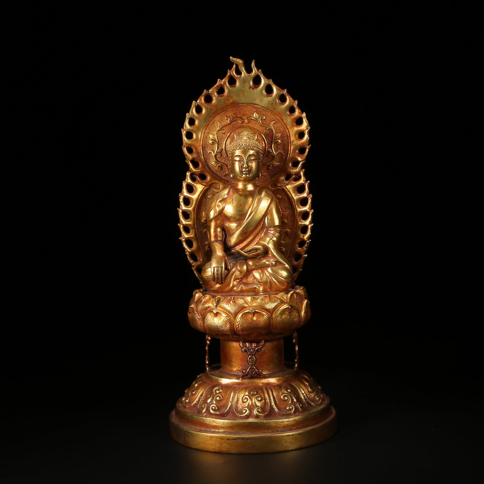 A GILT BRONZE SHAKYAMUNI BUDDHA STATUE (1 of 8)