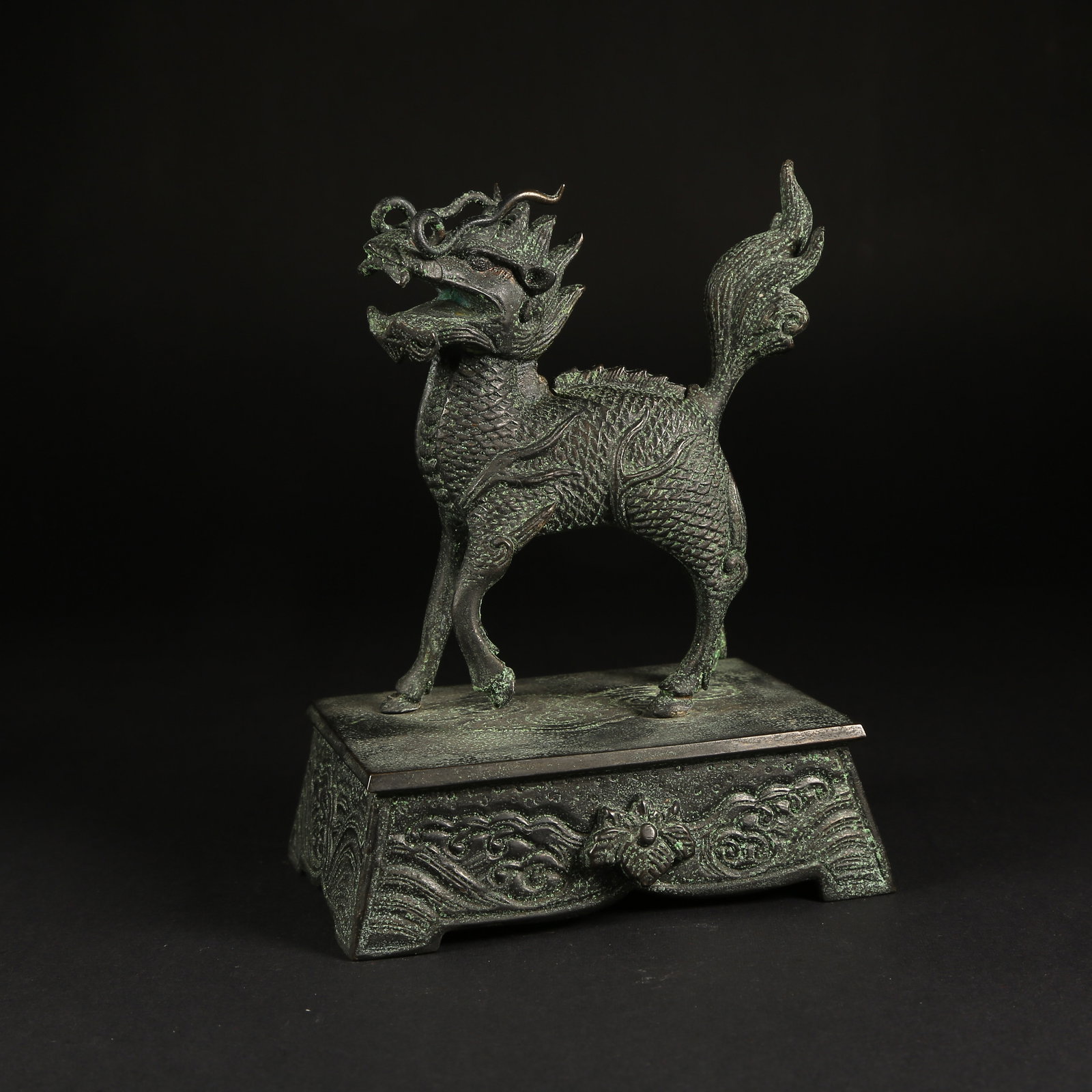 A BRONZE QILIN FIGURINE (1 of 9)