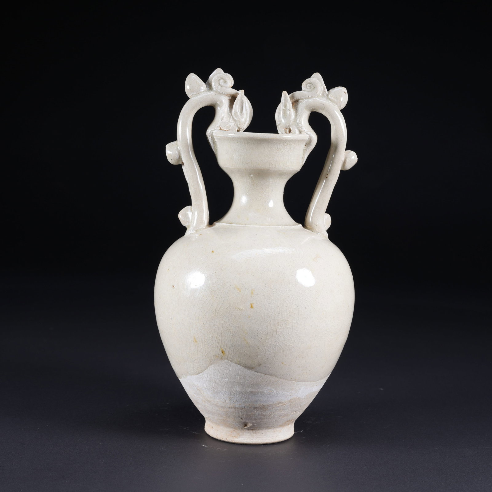A WHITE-GLAZED VASE WITH DOUBLE DRAGON HANDLES (1 of 9)