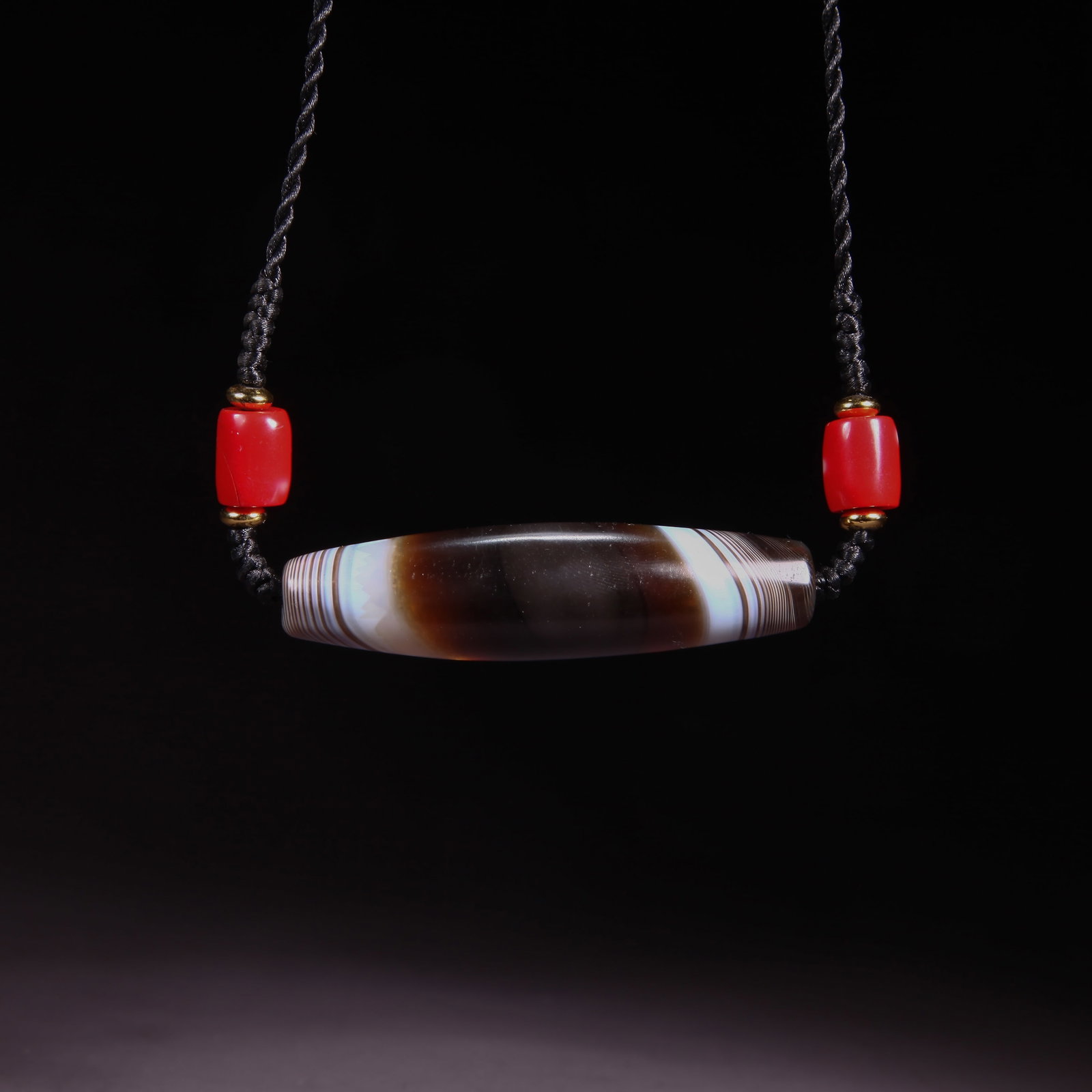 A FILIGREE AGATE NECKLACE (1 of 7)