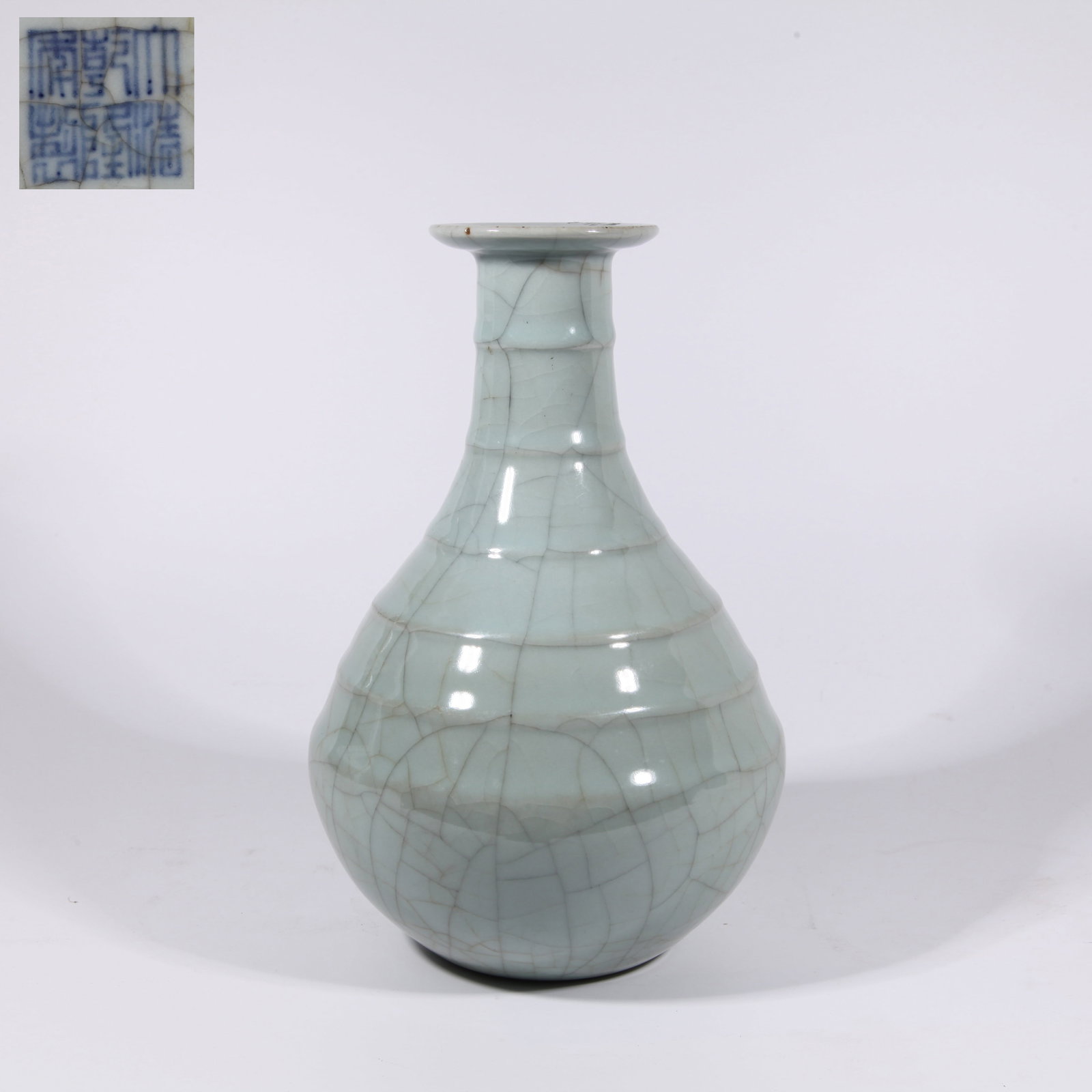 A IMITATION GUAN KILN STRING-PATTERN VASE (1 of 9)