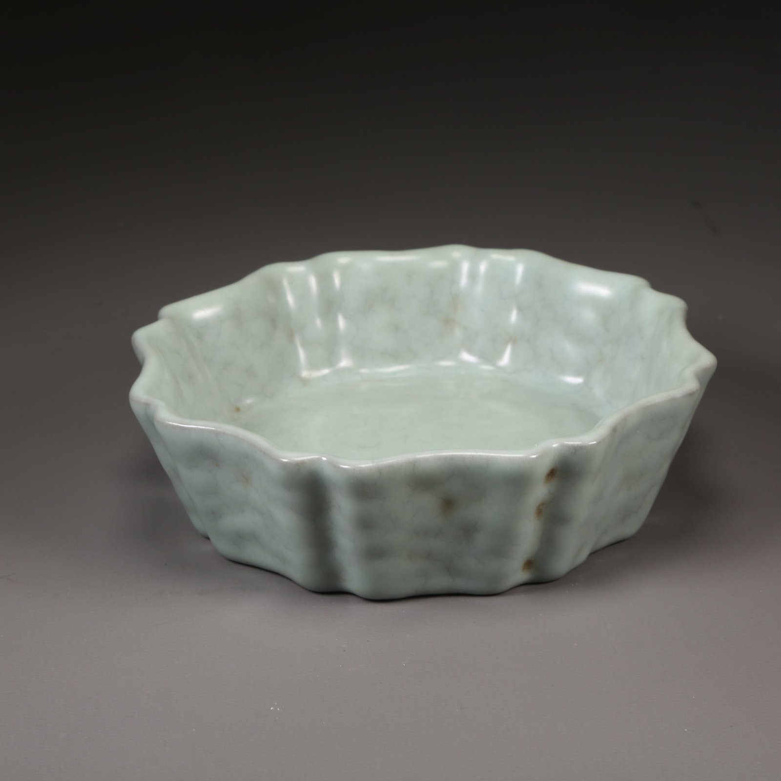 A IMPERIAL GUAN KILN LOBED-RIM WASHER (1 of 8)