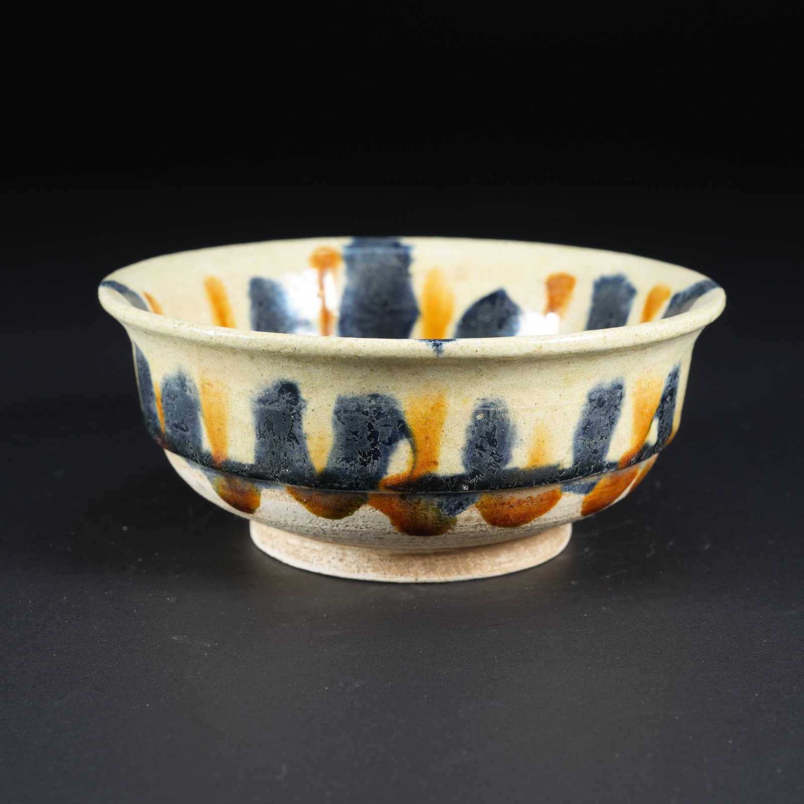 A SANCAI BLUE-AND-WHITE CUP (1 of 9)