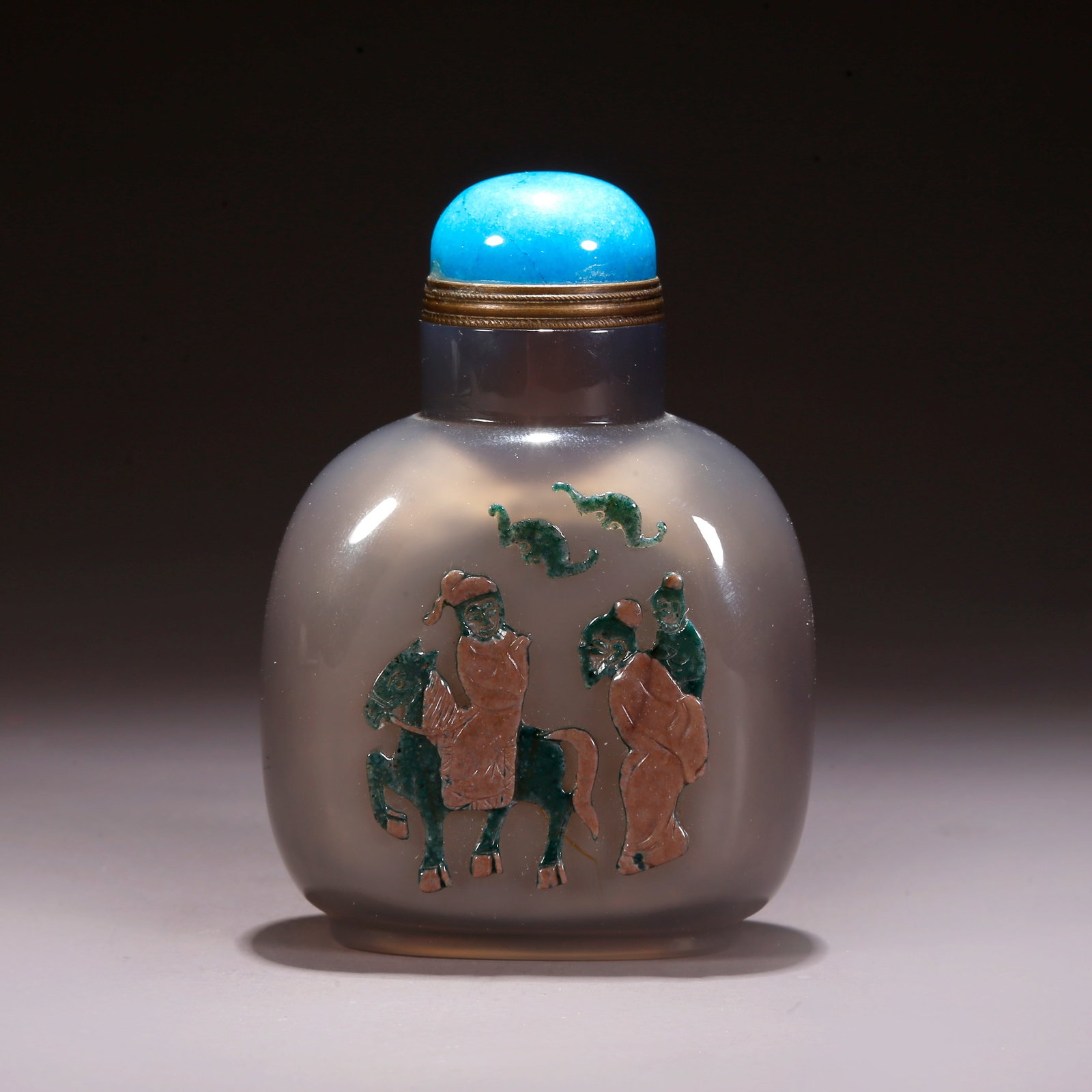 A AGATE CARVED SNUFF BOTTLE WITH FIGURAL MOTIF (1 of 9)