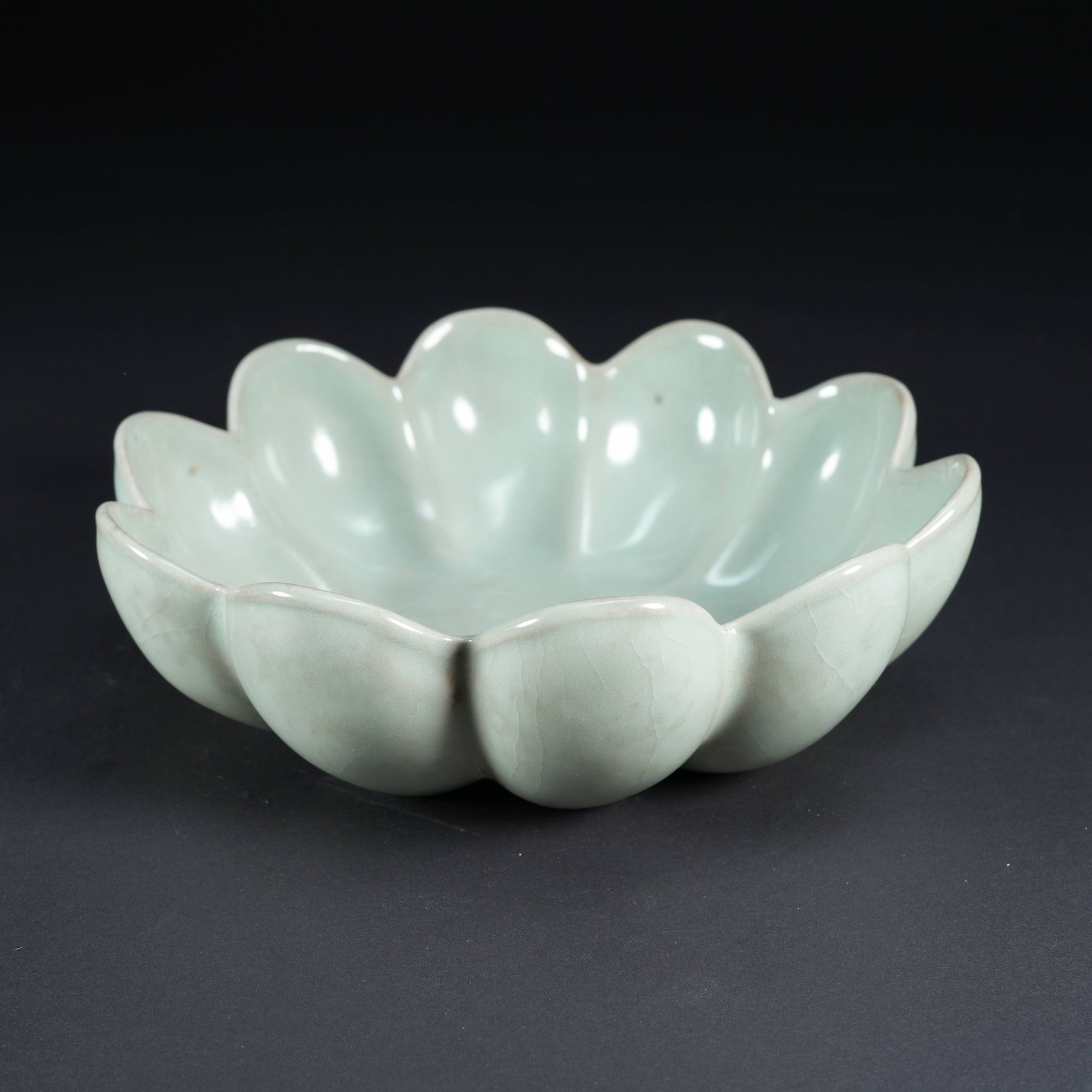 A RU KILN FLORAL-RIM WASH BASIN: Ru Kiln Floral-Rim Wash Basin