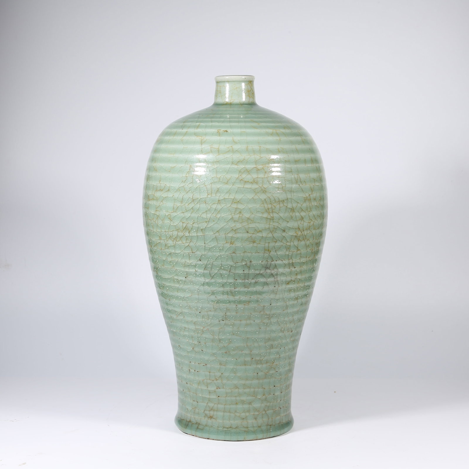 A LONGQUAN KILN XIAN-PATTERNED PLUM VASE (1 of 9)