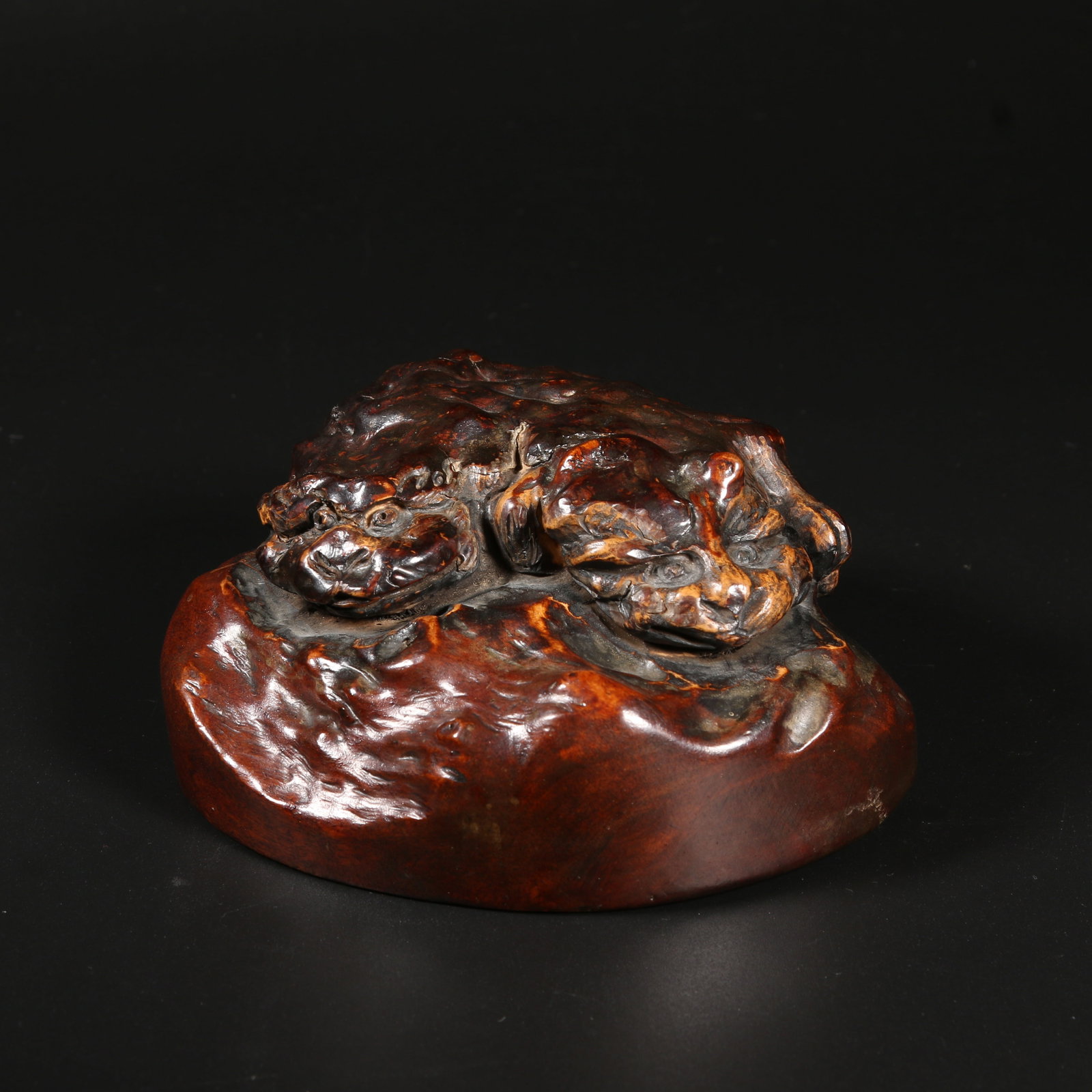 A BURLWOOD PAPERWEIGHT WITH LION MOTIF (1 of 10)