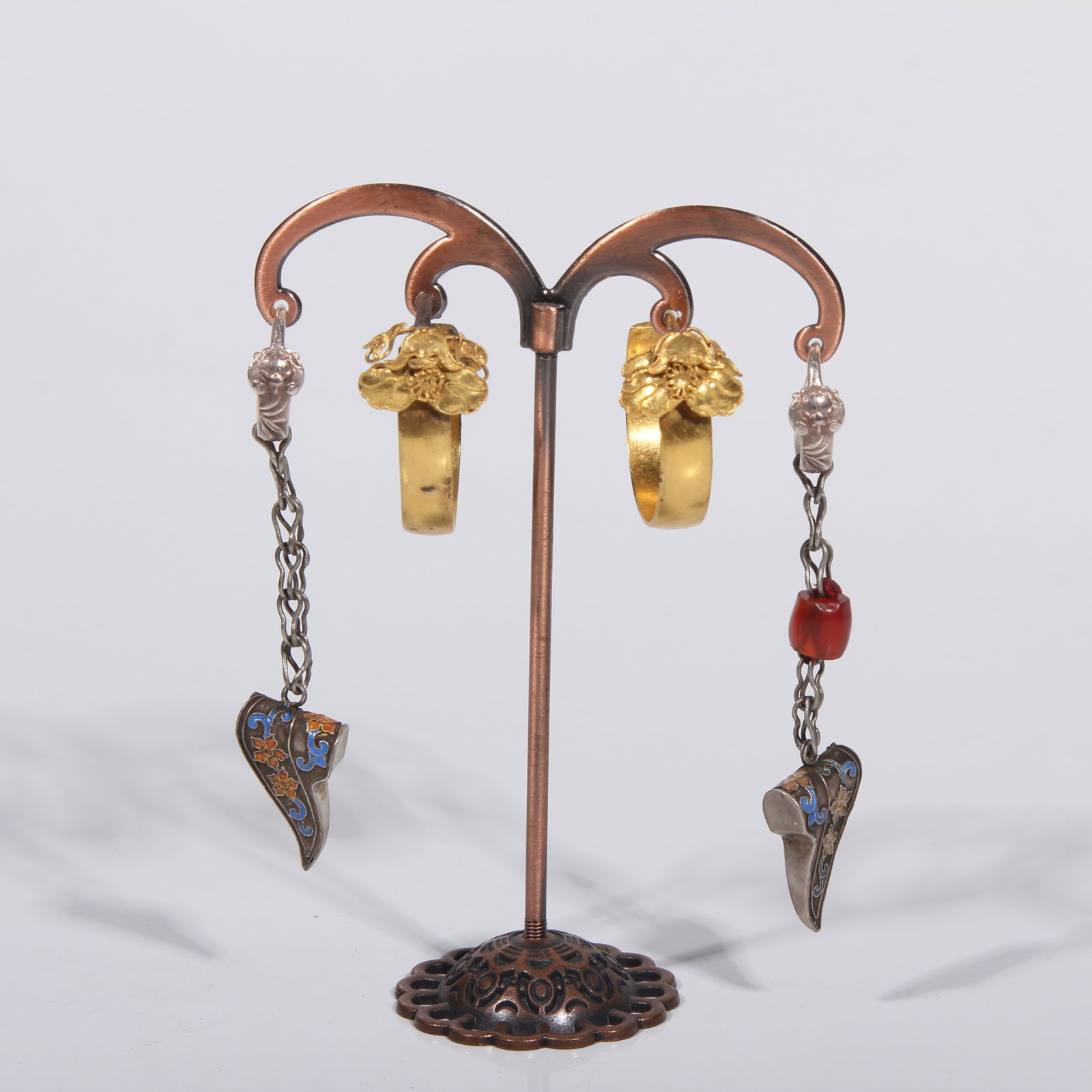 A SET OF SILVER EARRINGS AND EAR PENDANTS (1 of 11)