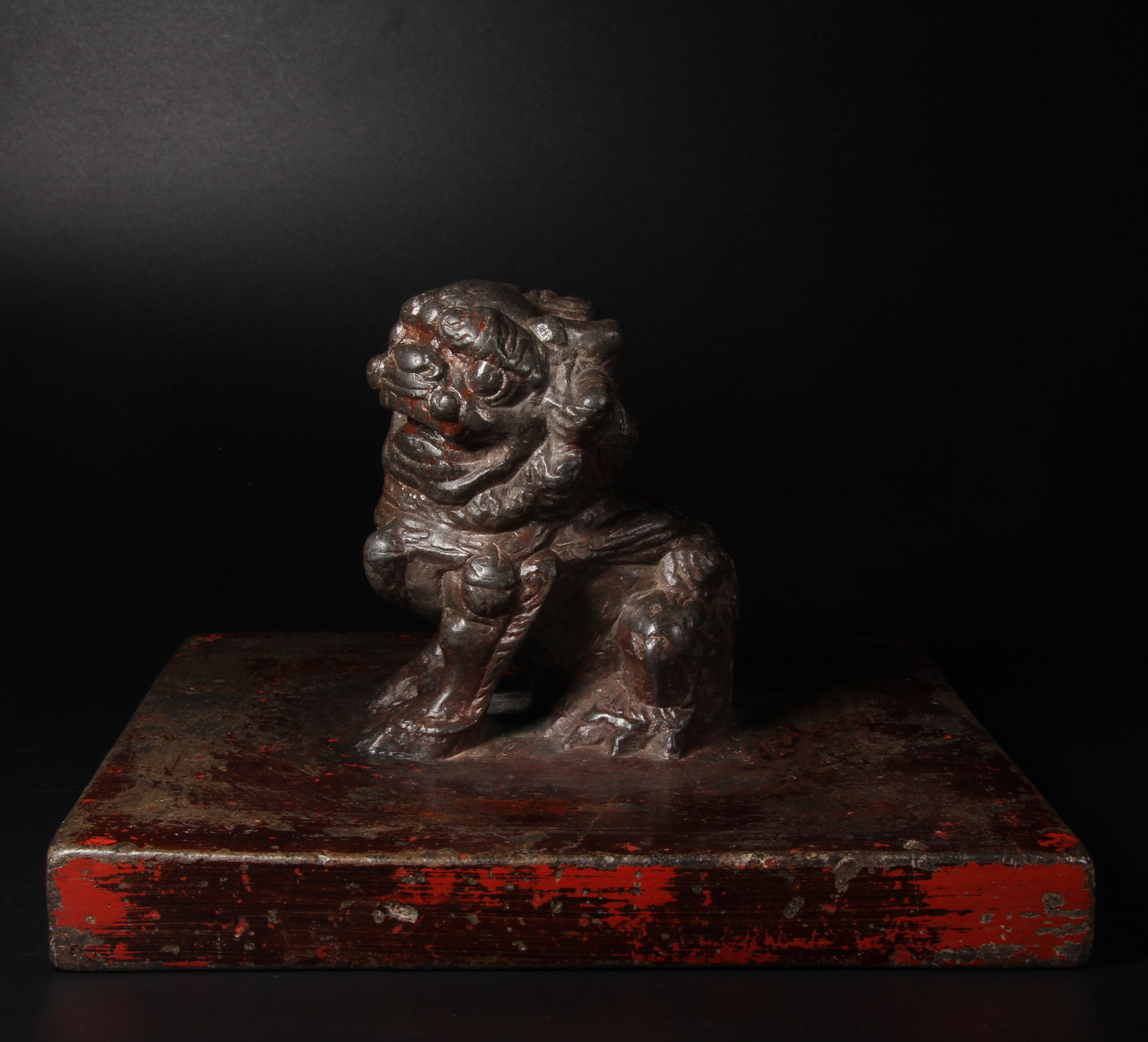 A BLUESTONE PAPERWEIGHT WITH LION-FORM KNOB (1 of 14)