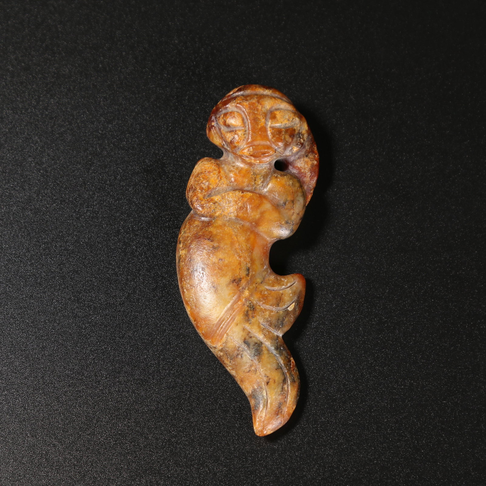 A ARCHAIC JADE ORNAMENT (1 of 5)