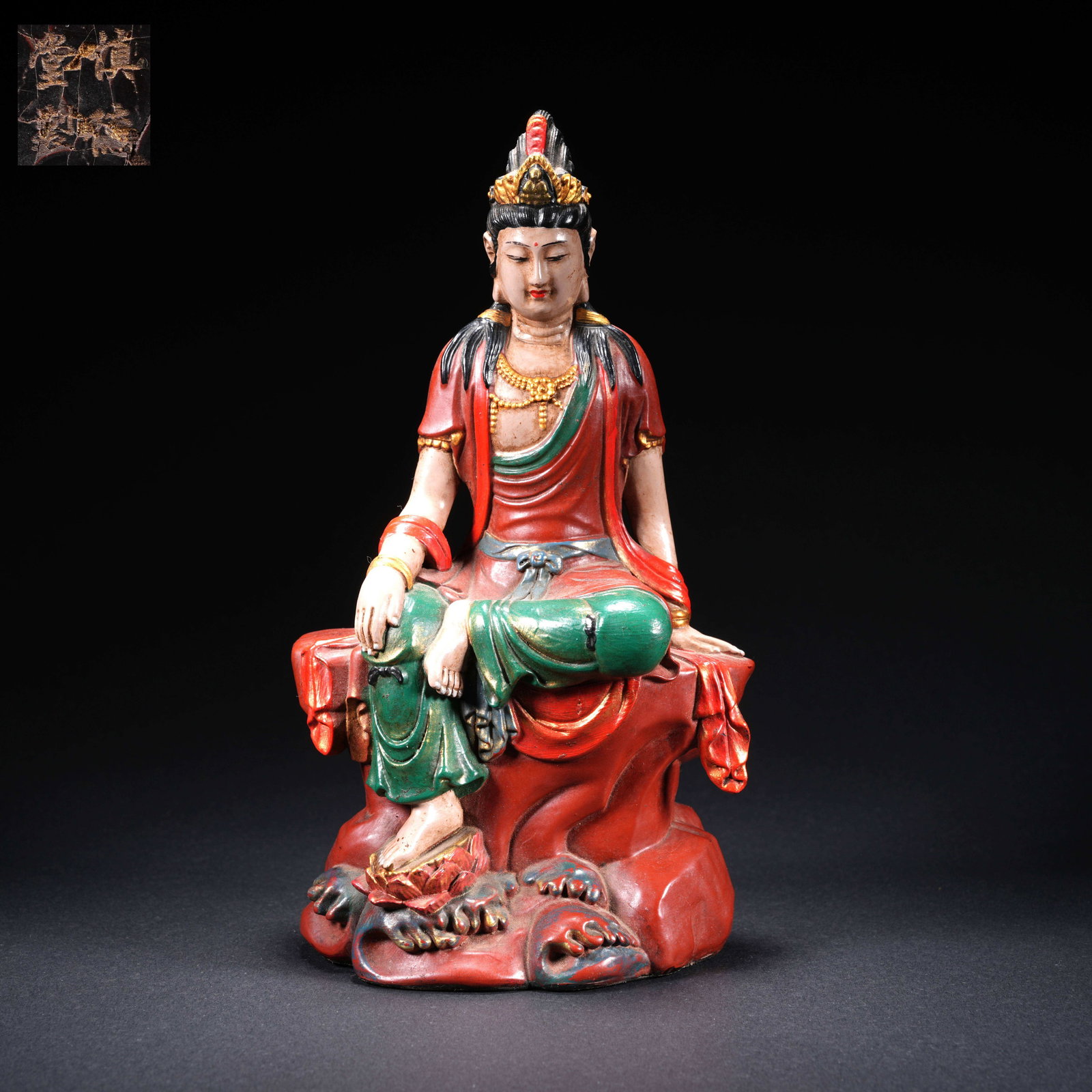 A LACQUER PAINTED FREE-STANDING GUANYIN FIGURE (1 of 9)