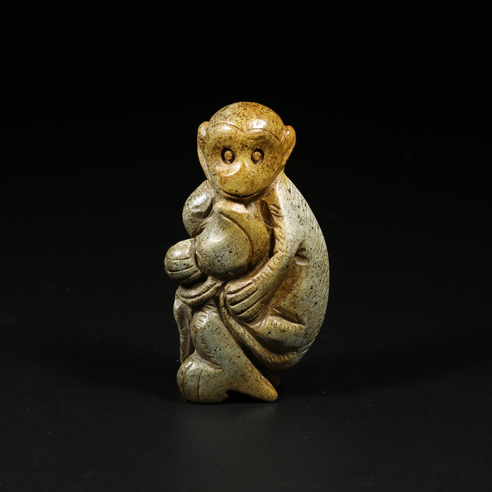 A ANCIENT JADE MONKEY OFFERING LONGEVITY (1 of 8)