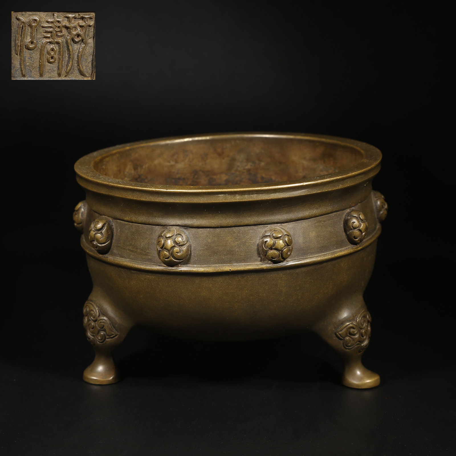 A BRONZE SWIRL-PATTERN TRIPOD CENSER: Bronze Swirl-pattern Tripod Censer