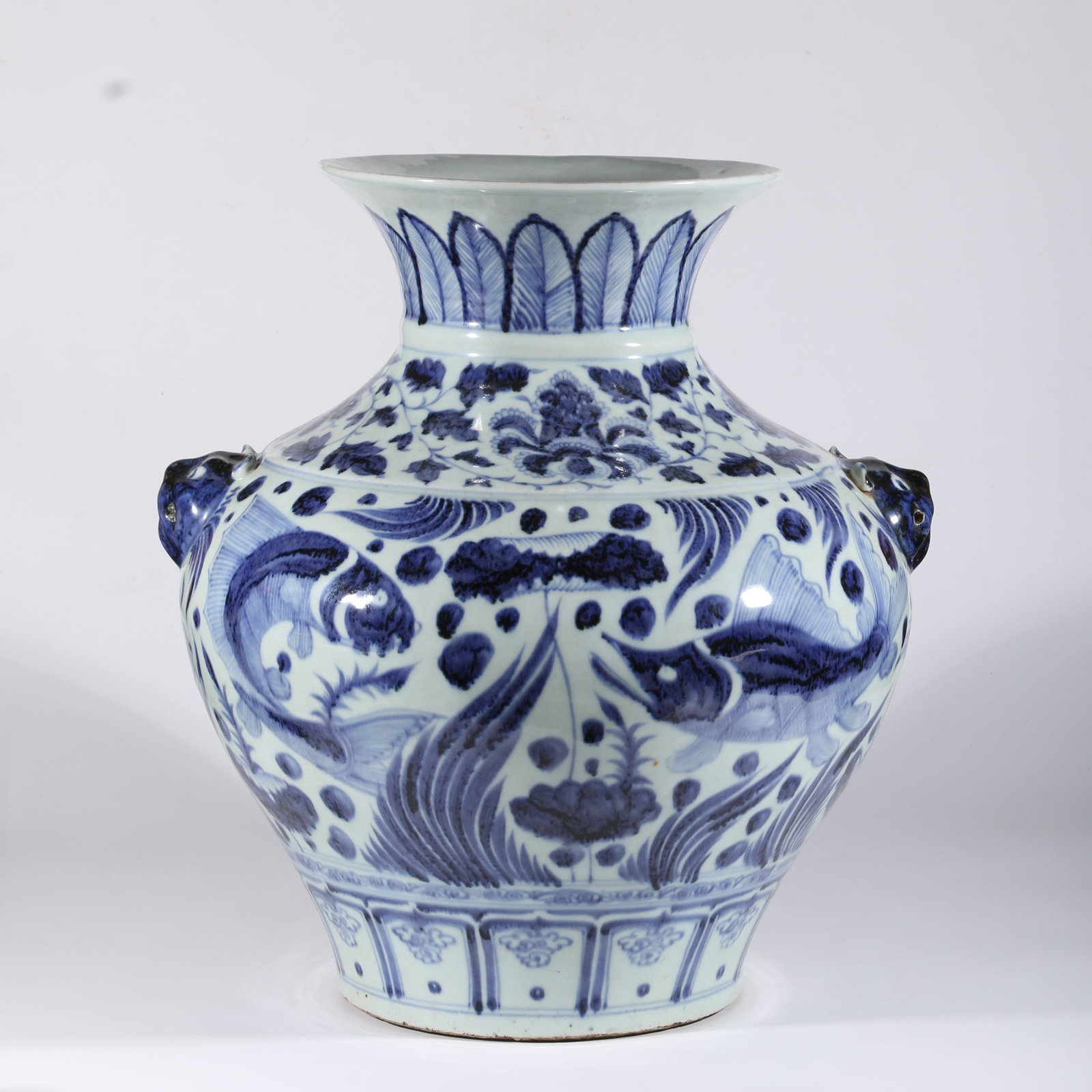 A BLUE-AND-WHITE BEAST-HANDLED ZUN WITH FISH AND ALGAE MOTIF (1 of 15)