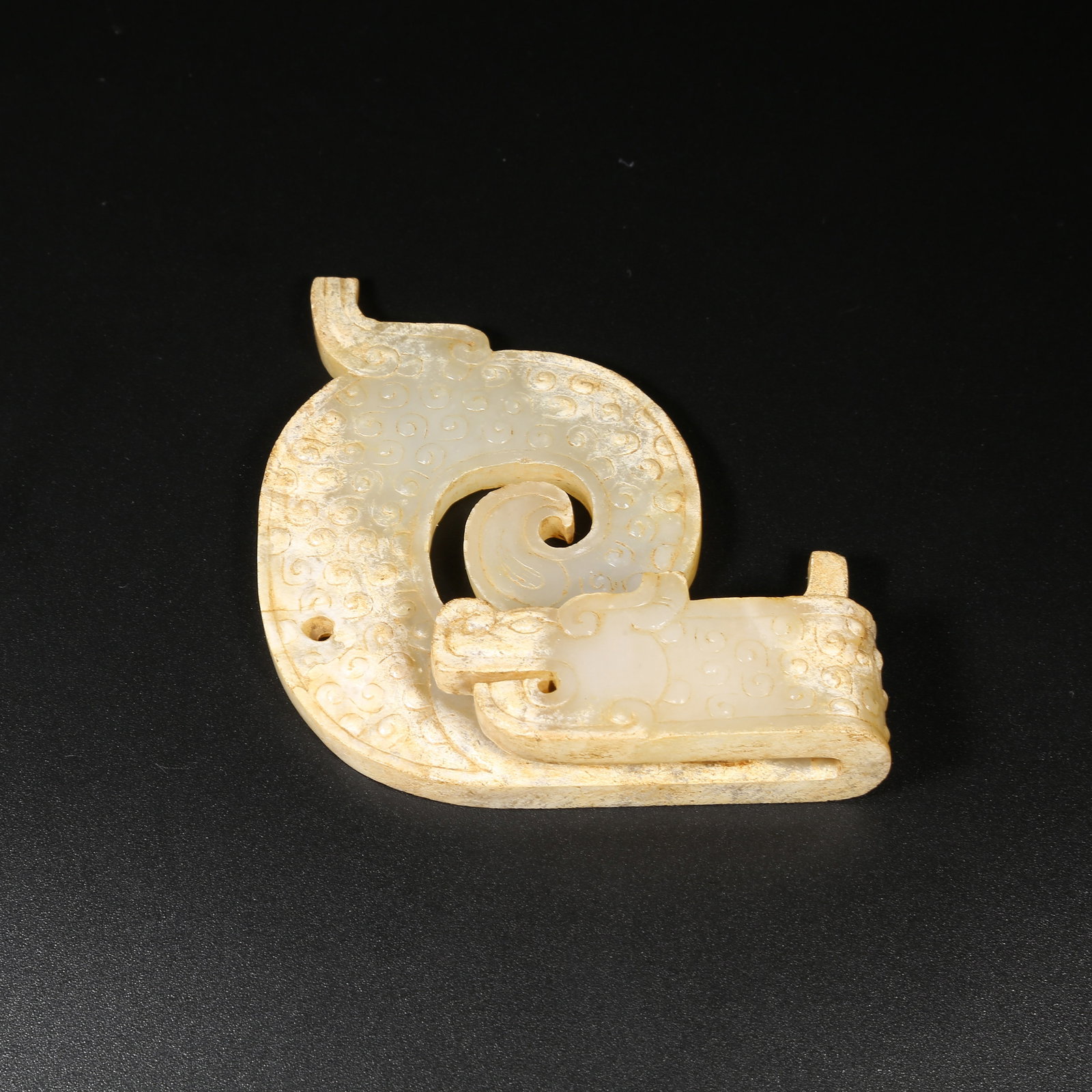 A ANCIENT JADE DRAGON-SHAPED PENDANT (1 of 8)
