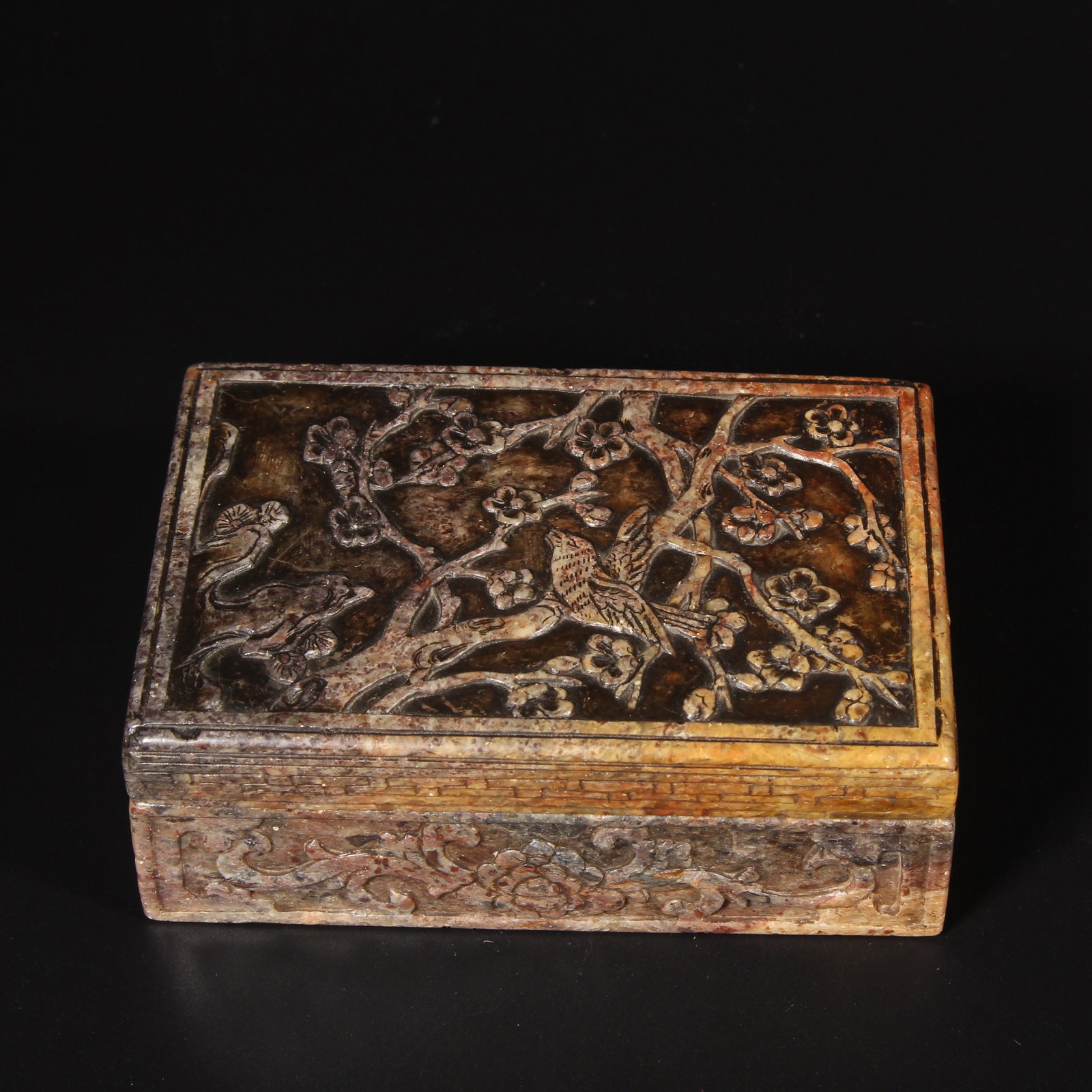 A SHOUSHAN STONE COVERED BOX WITH BIRD-AND-FLOWER DESIGN (1 of 9)