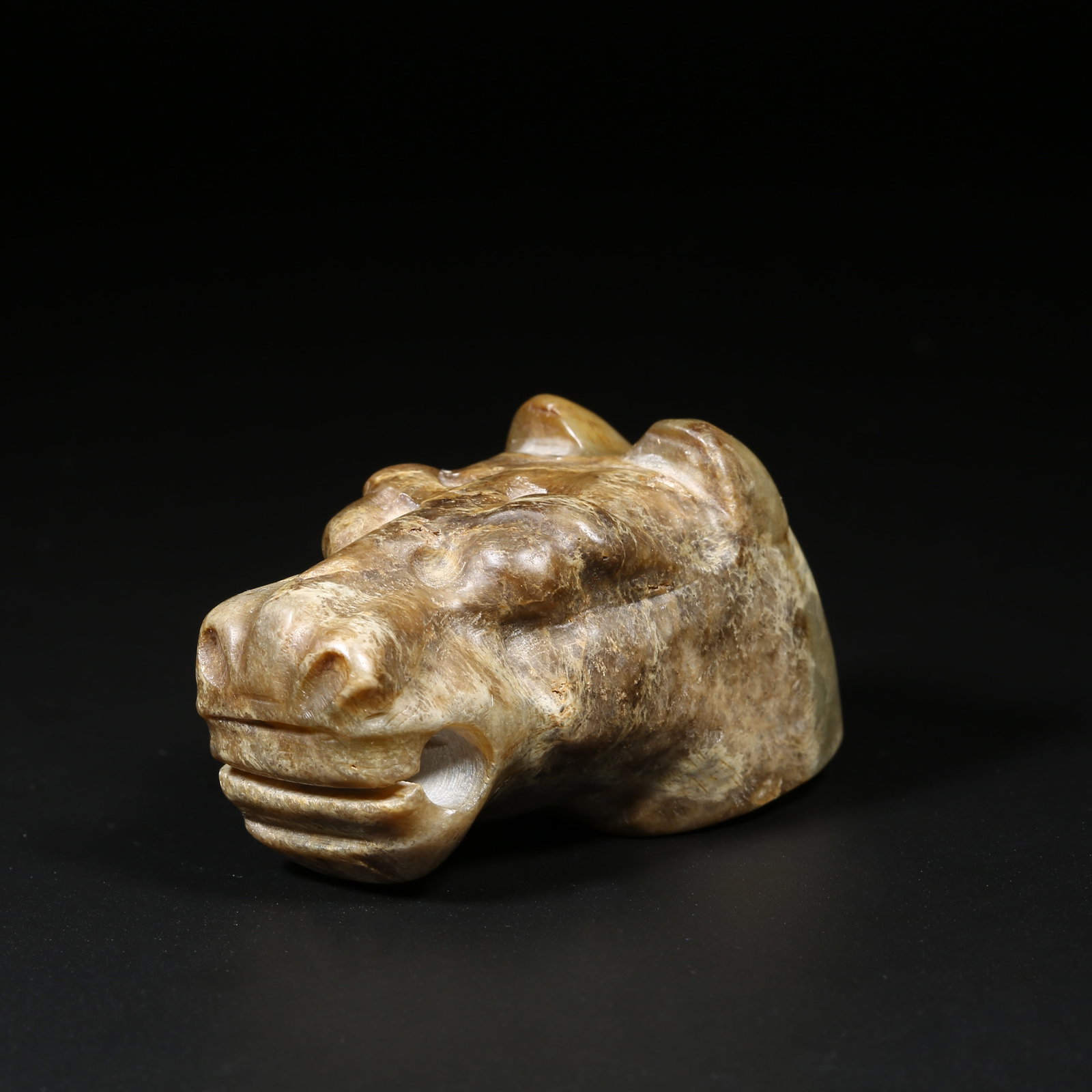 A ANCIENT JADE HORSE HEAD (1 of 8)