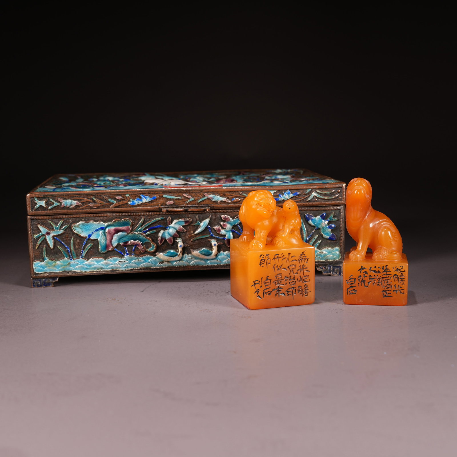 A SET OF SHOUSHAN STONE SEALS WITH AUSPICIOUS BEAST KNOBS (1 of 10)