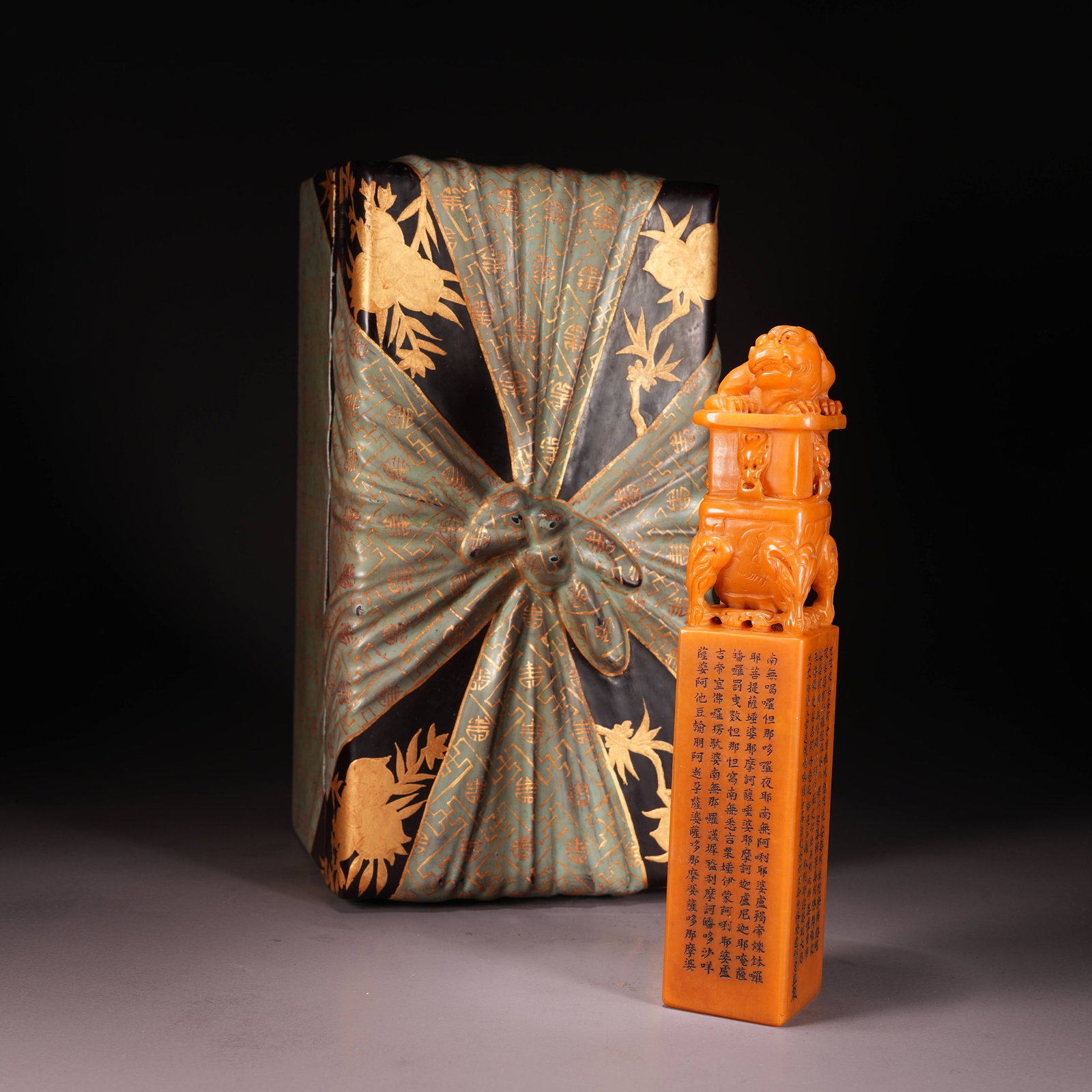 A SHOUSHAN STONE SEAL WITH BEAST KNOB (1 of 8)