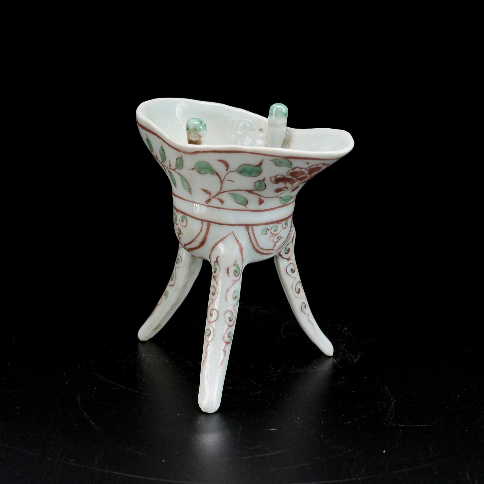 A RED AND GREEN ENAMEL FLORAL PATTERN JUE CUP (1 of 9)