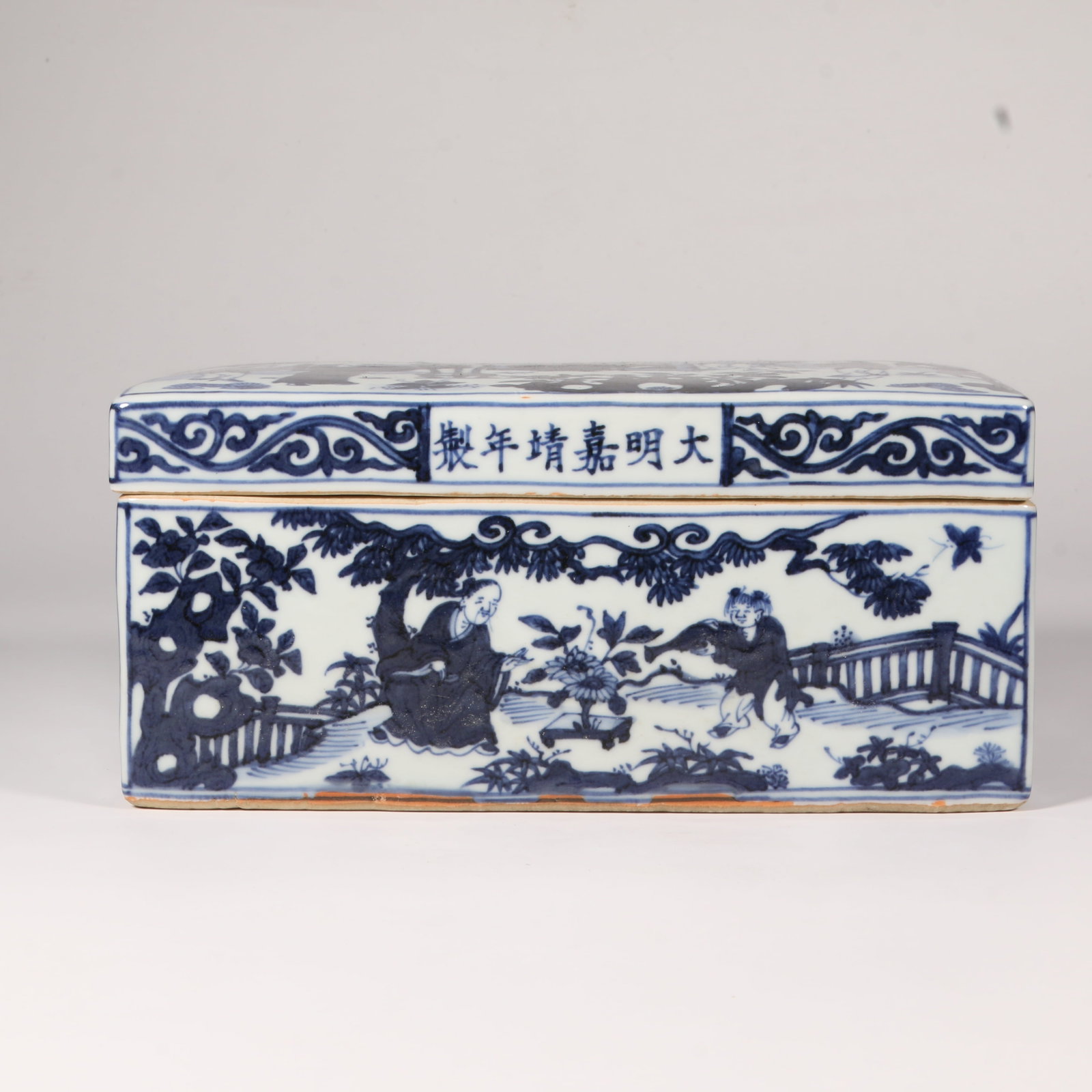 A BLUE-AND-WHITE COVERED BOX WITH FOUR AFFECTIONS MOTIF (1 of 18)